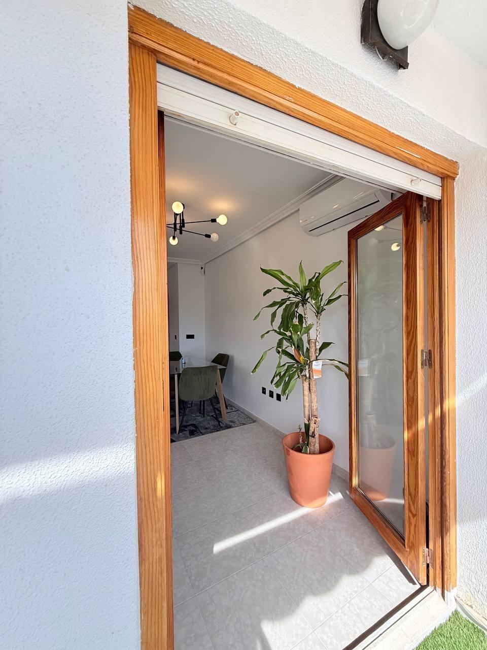 For sale - 2 Bedroom 1 Bathroom Penthouse in Torrevieja - Playa Del Cura  - Alicante