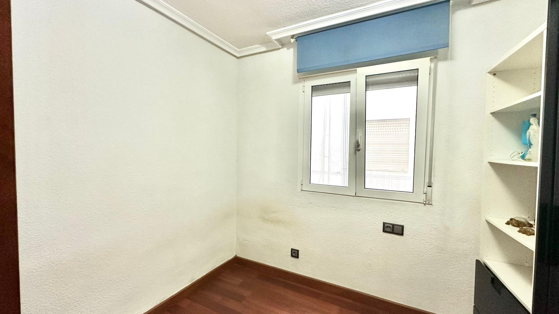 For sale - 3 Bedroom 1 Bathroom Apartment in Torrevieja - Acequion  - Alicante
