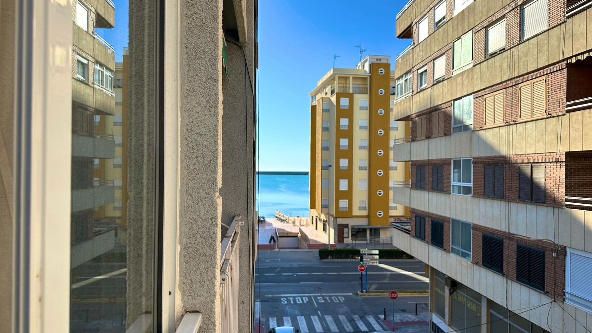 For sale - 3 Bedroom 1 Bathroom Apartment in Torrevieja - Acequion  - Alicante