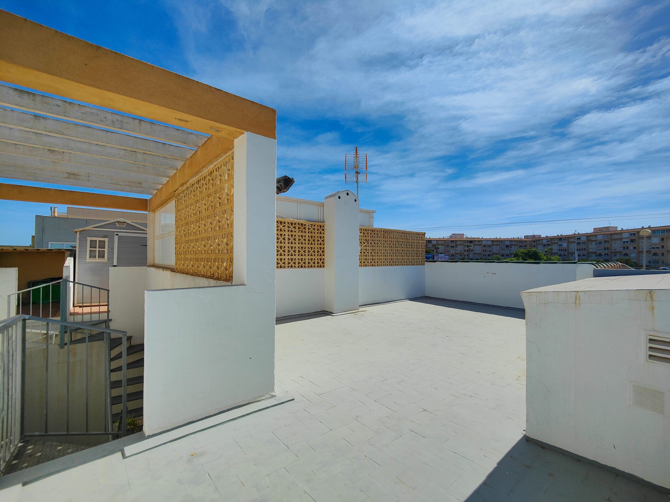 For sale - 3 Bedroom 1 Bathroom Penthouse in Torrevieja - Costa Blanca  - Alicante