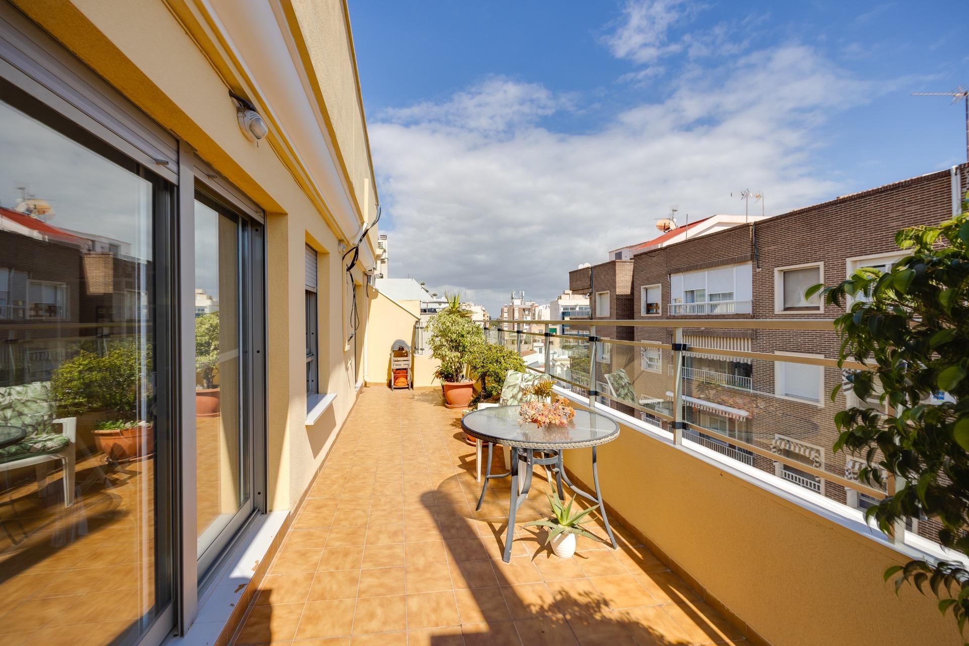 For sale - 2 Bedroom 1 Bathroom Penthouse in Torrevieja - Centro  - Alicante
