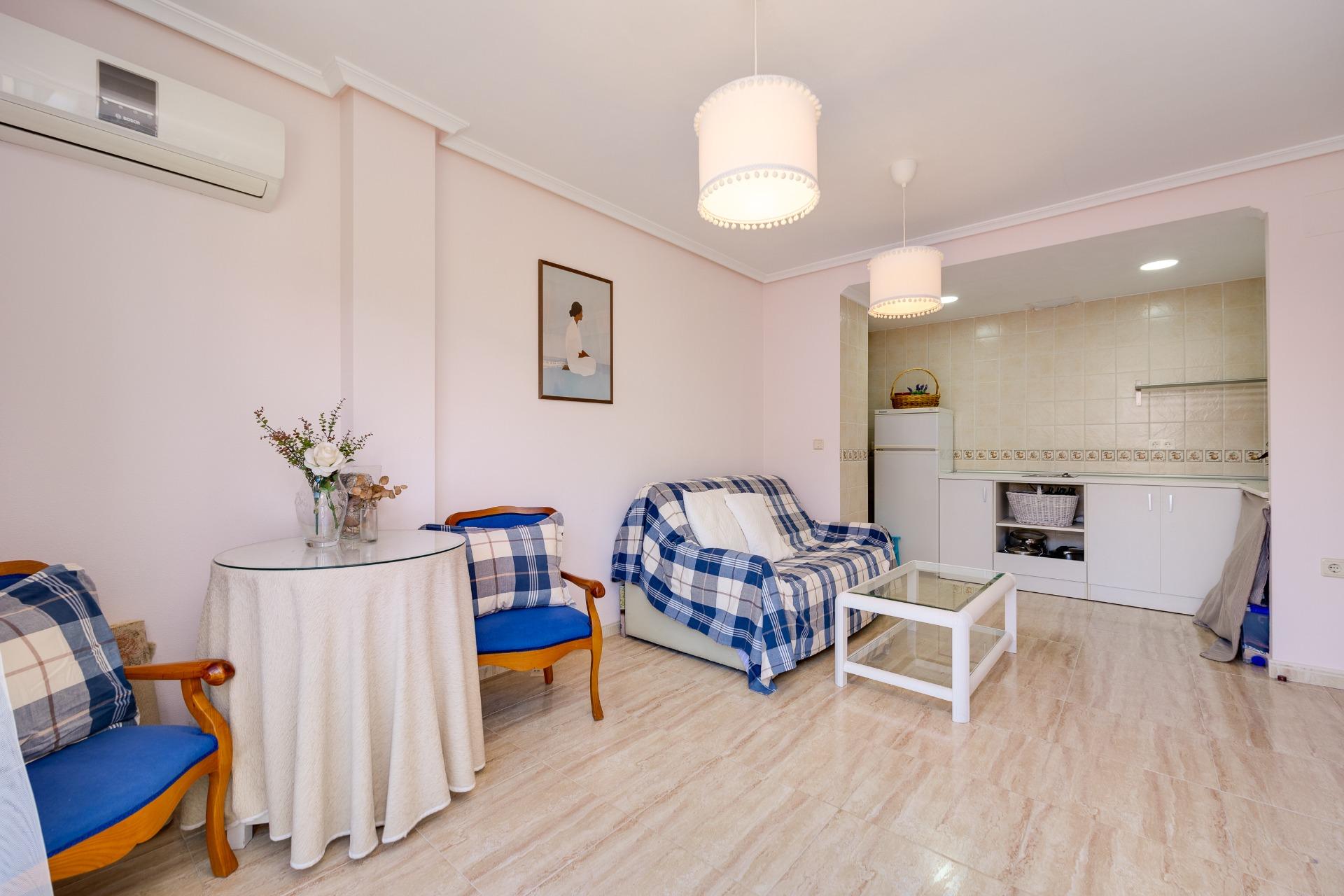 For sale - 2 Bedroom 1 Bathroom Penthouse in Torrevieja - Centro  - Alicante