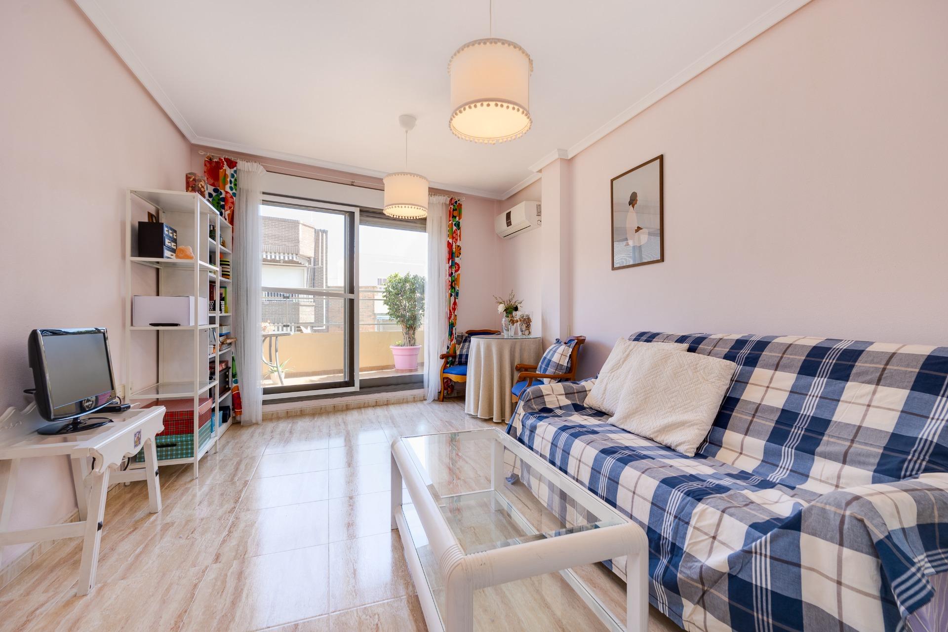 For sale - 2 Bedroom 1 Bathroom Penthouse in Torrevieja - Centro  - Alicante