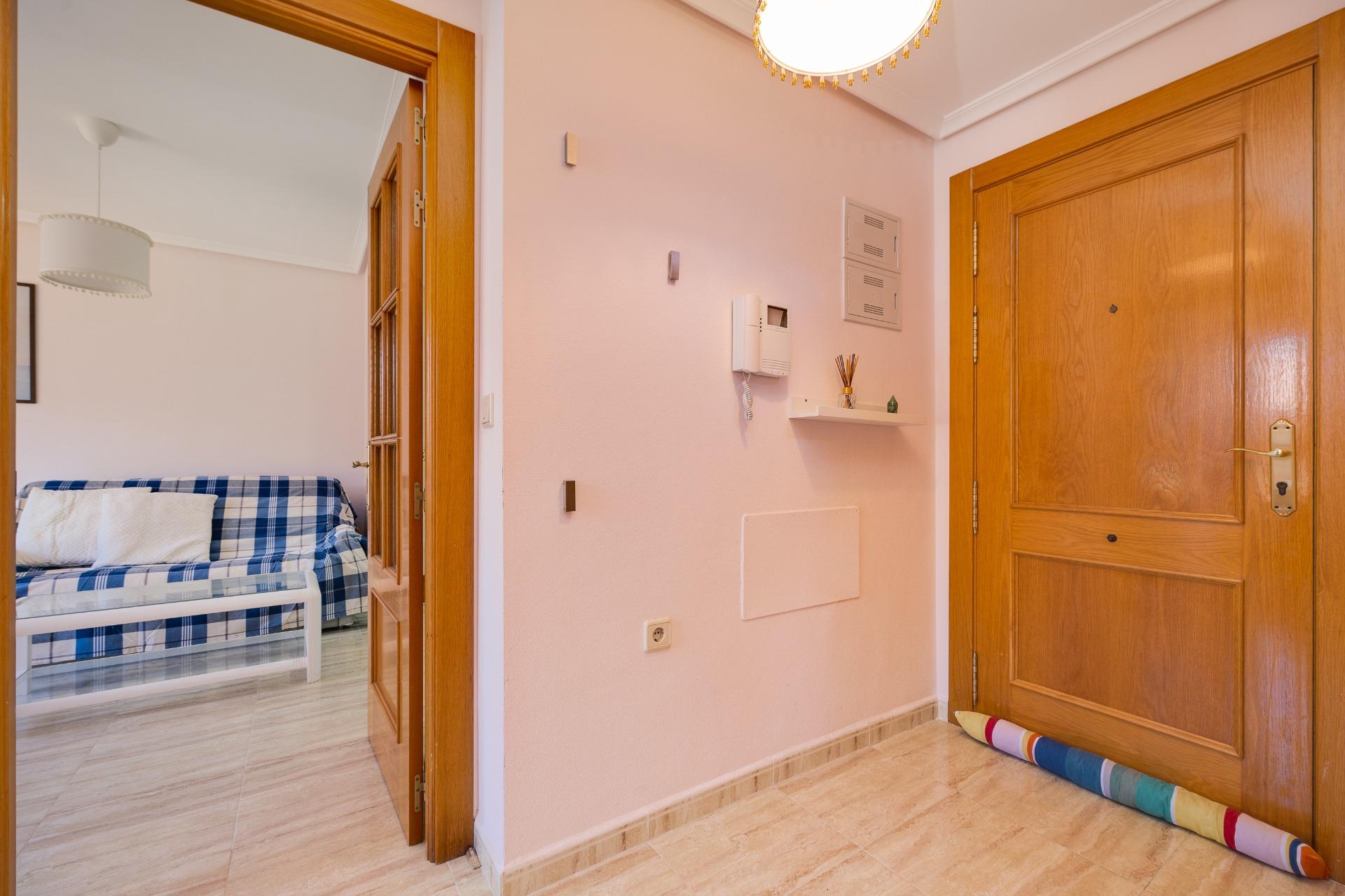 For sale - 2 Bedroom 1 Bathroom Penthouse in Torrevieja - Centro  - Alicante