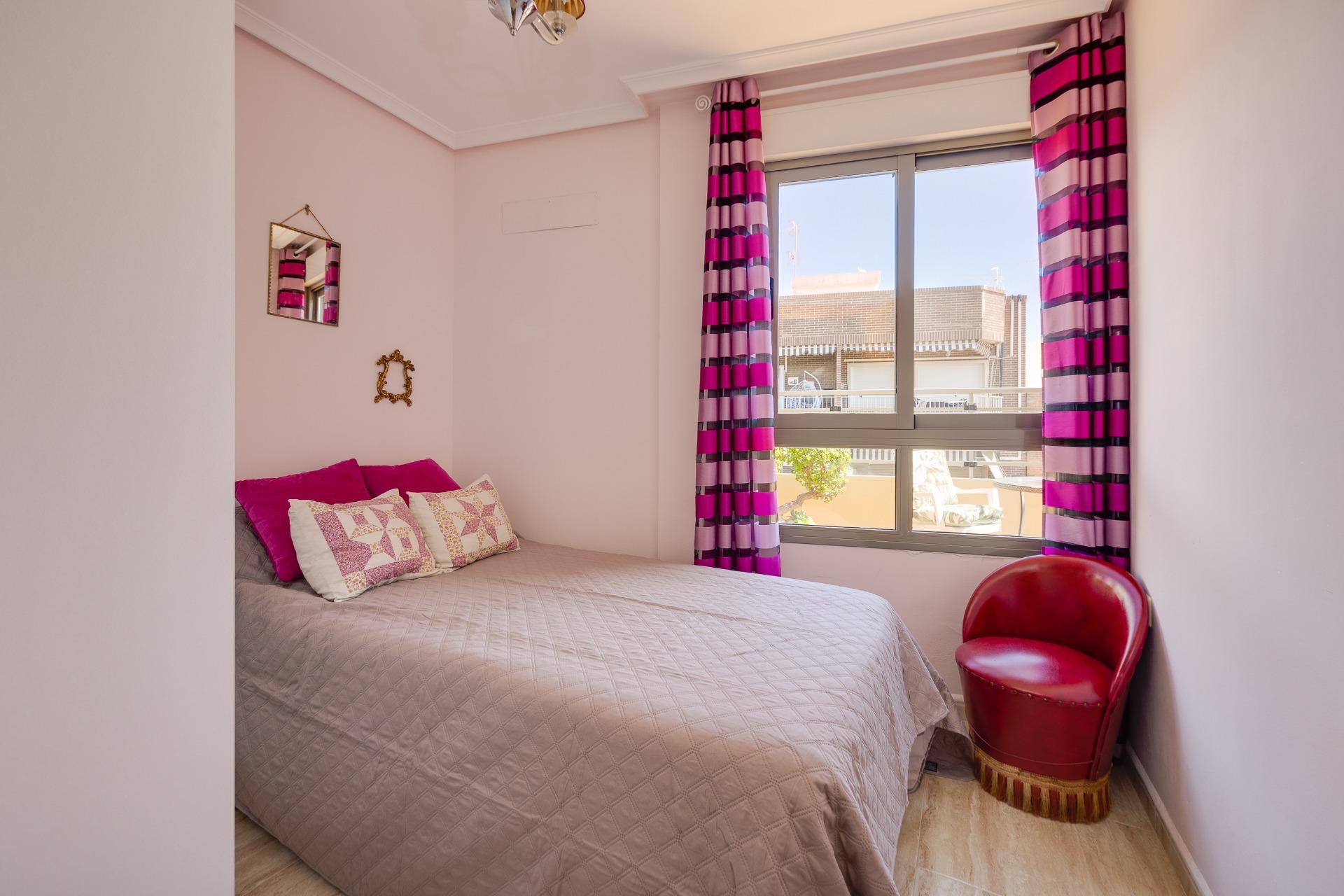 For sale - 2 Bedroom 1 Bathroom Penthouse in Torrevieja - Centro  - Alicante