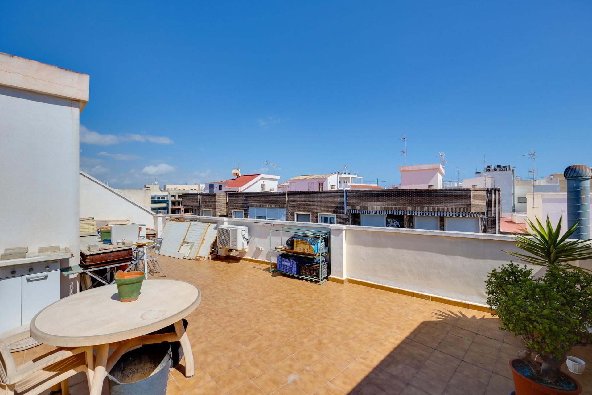 For sale - 2 Bedroom 1 Bathroom Penthouse in Torrevieja - Centro  - Alicante