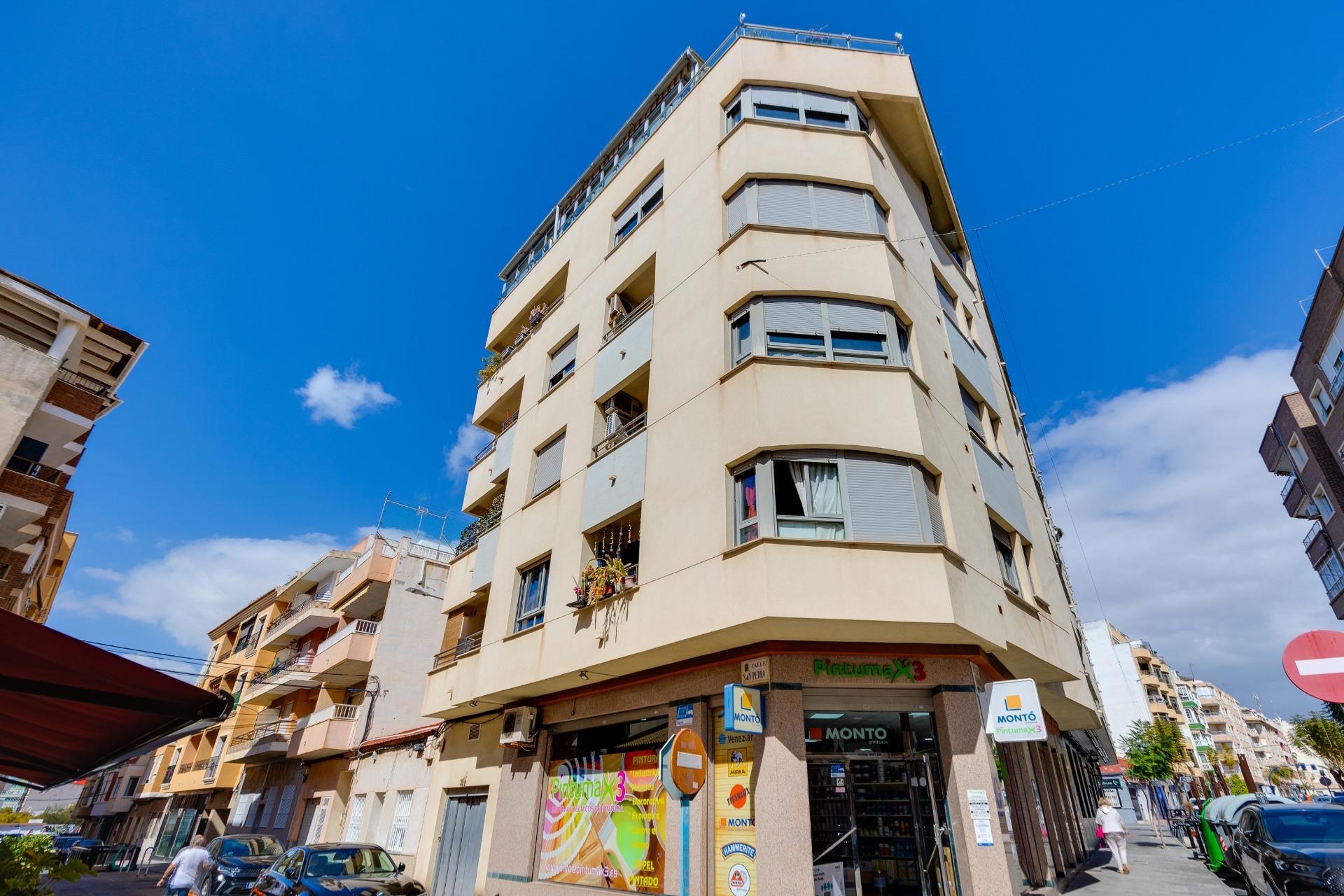 For sale - 2 Bedroom 1 Bathroom Penthouse in Torrevieja - Centro  - Alicante