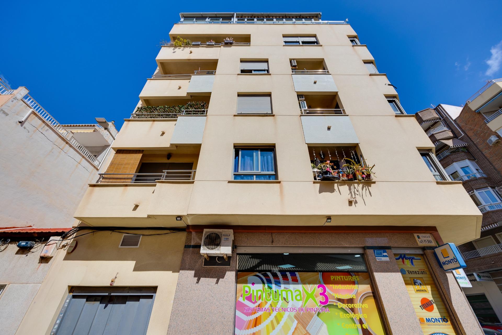 For sale - 2 Bedroom 1 Bathroom Penthouse in Torrevieja - Centro  - Alicante