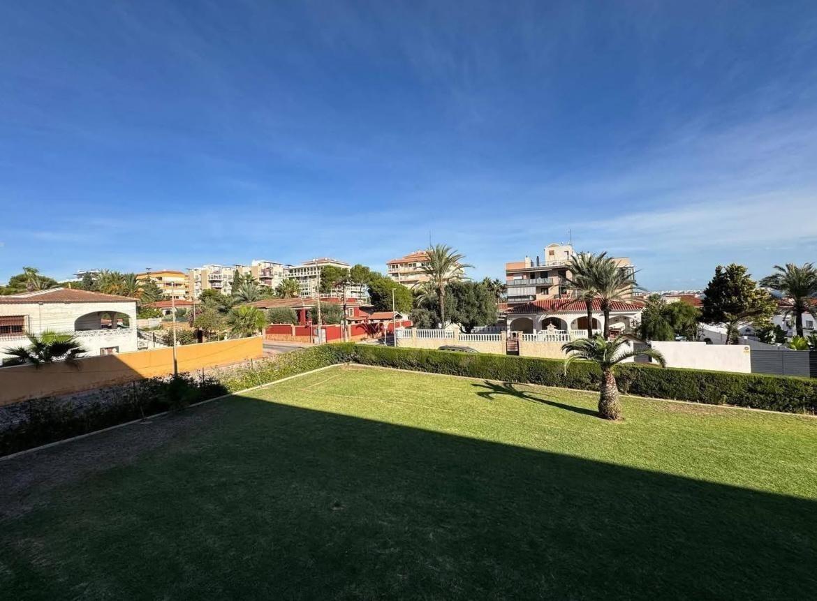 For sale - 3 Bedroom 2 Bathroom Apartment in Torrevieja - Punta Prima  - Alicante