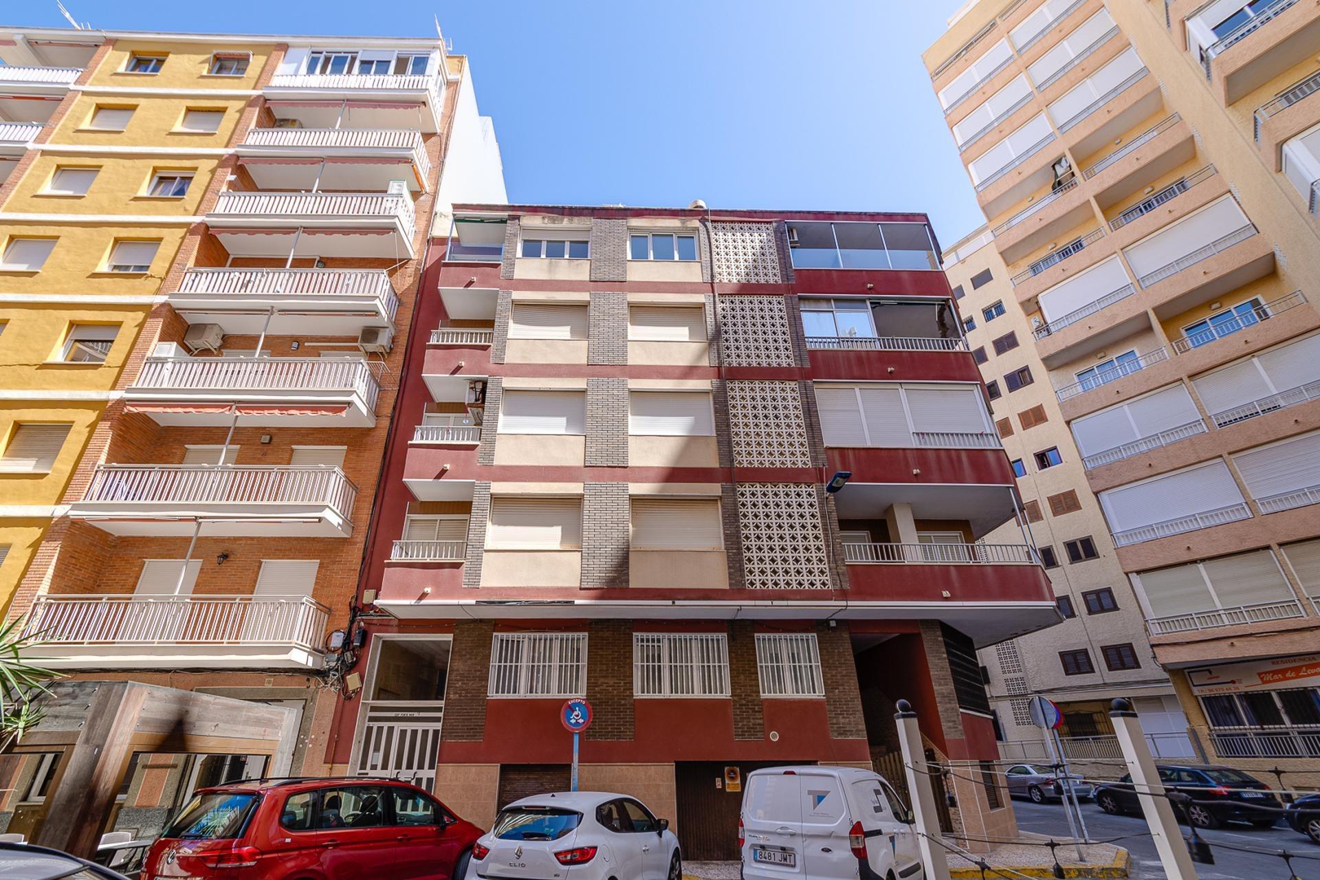For sale - 3 Bedroom 2 Bathroom Apartment in Torrevieja - Playa Del Cura  - Alicante