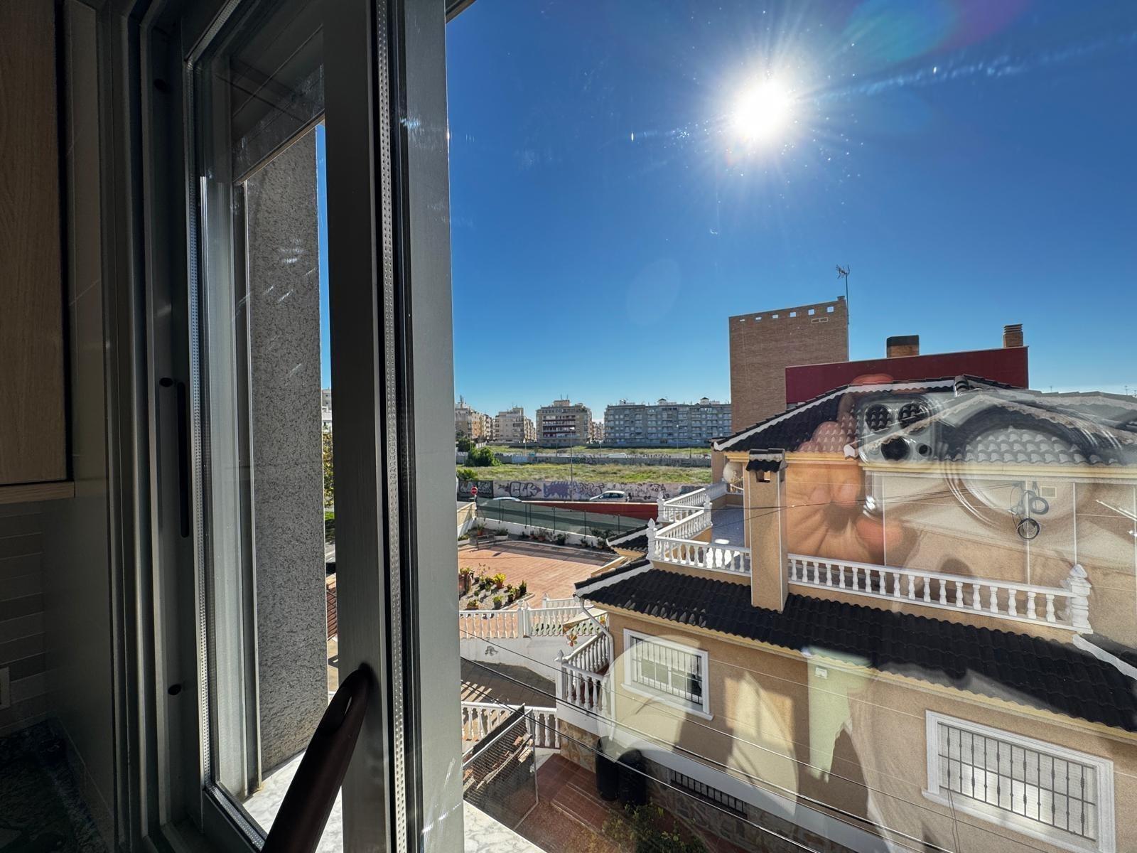 For sale - 3 Bedroom 2 Bathroom Apartment in Torrevieja - Playa Del Cura  - Alicante