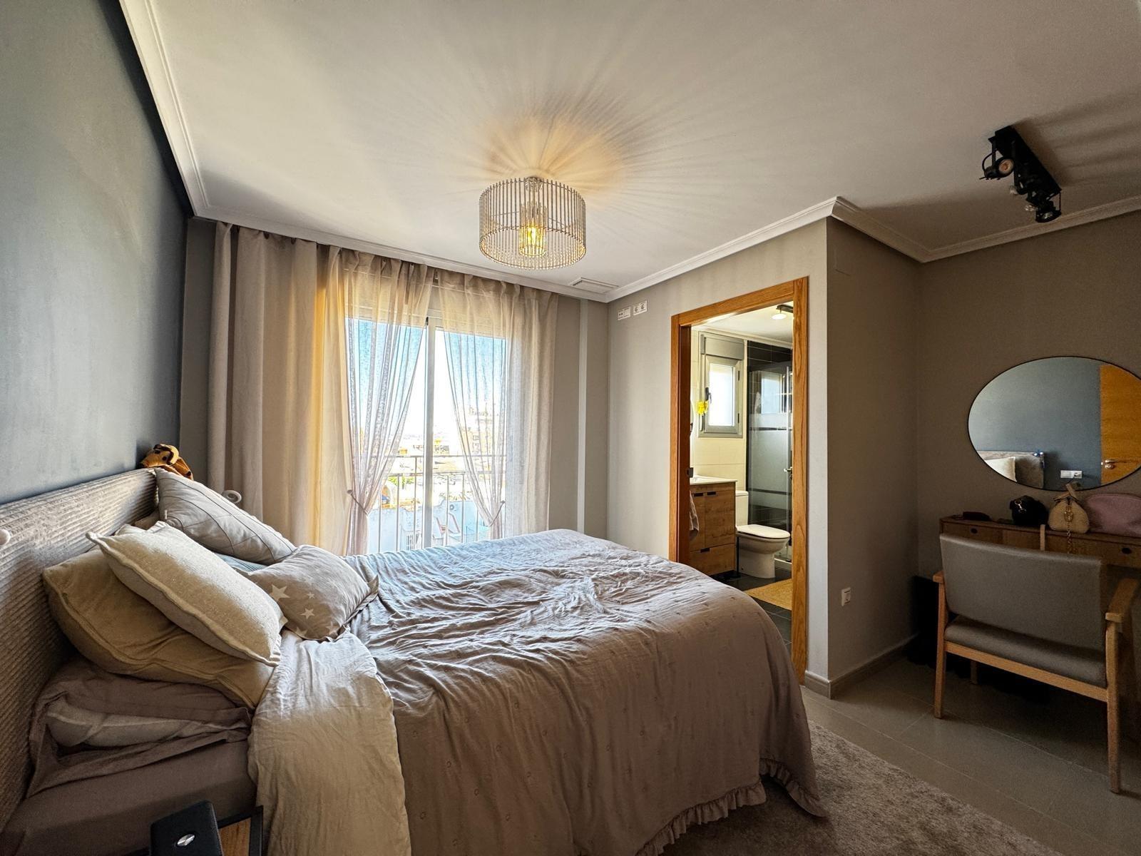 For sale - 3 Bedroom 2 Bathroom Apartment in Torrevieja - Playa Del Cura  - Alicante