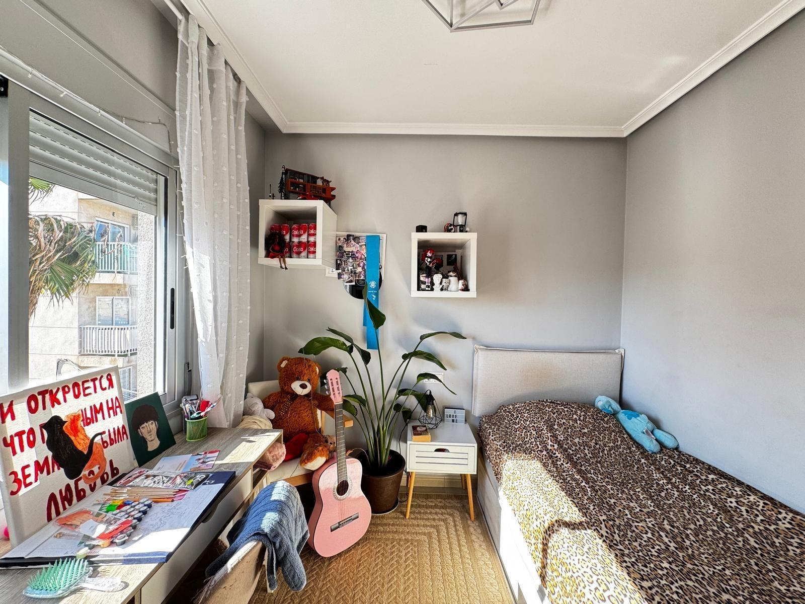 For sale - 3 Bedroom 2 Bathroom Apartment in Torrevieja - Playa Del Cura  - Alicante