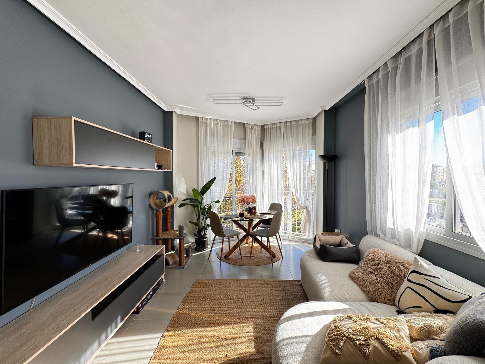 For sale - 3 Bedroom 2 Bathroom Apartment in Torrevieja - Playa Del Cura  - Alicante