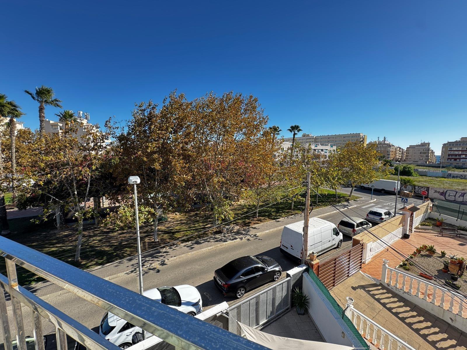 For sale - 3 Bedroom 2 Bathroom Apartment in Torrevieja - Playa Del Cura  - Alicante