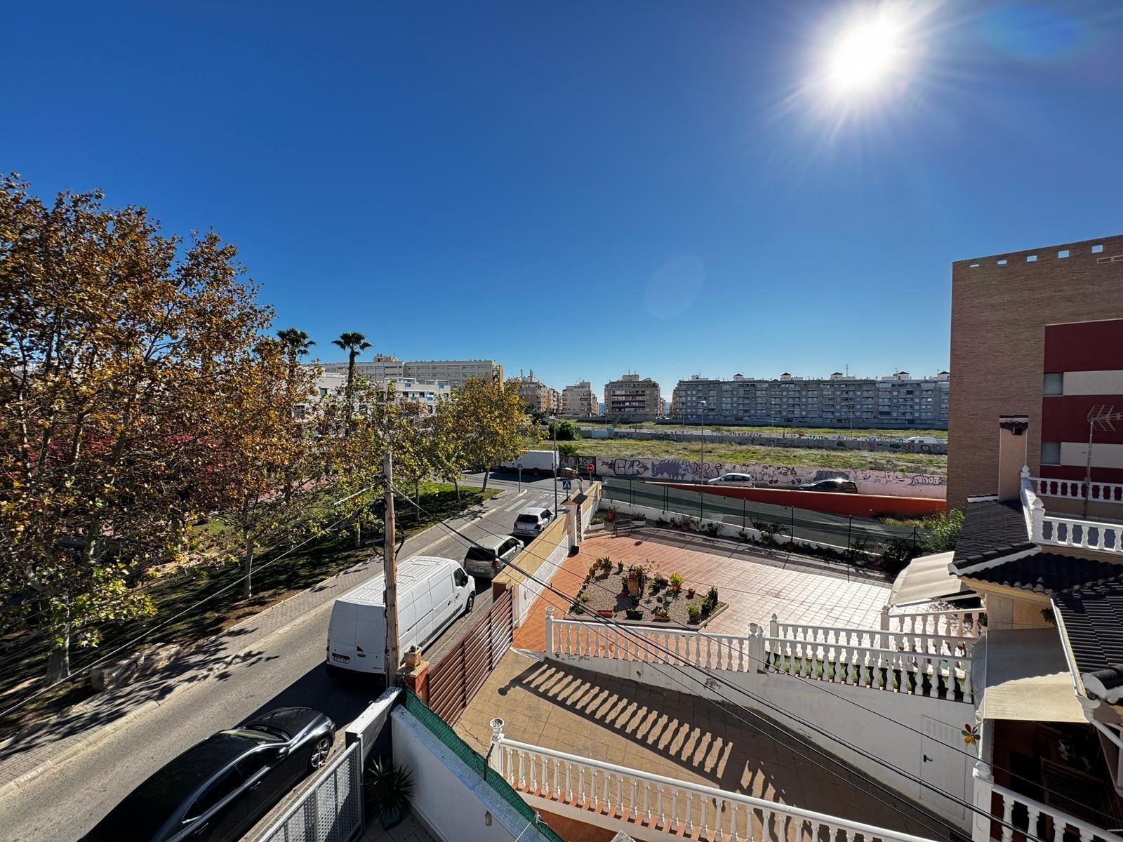 For sale - 3 Bedroom 2 Bathroom Apartment in Torrevieja - Playa Del Cura  - Alicante