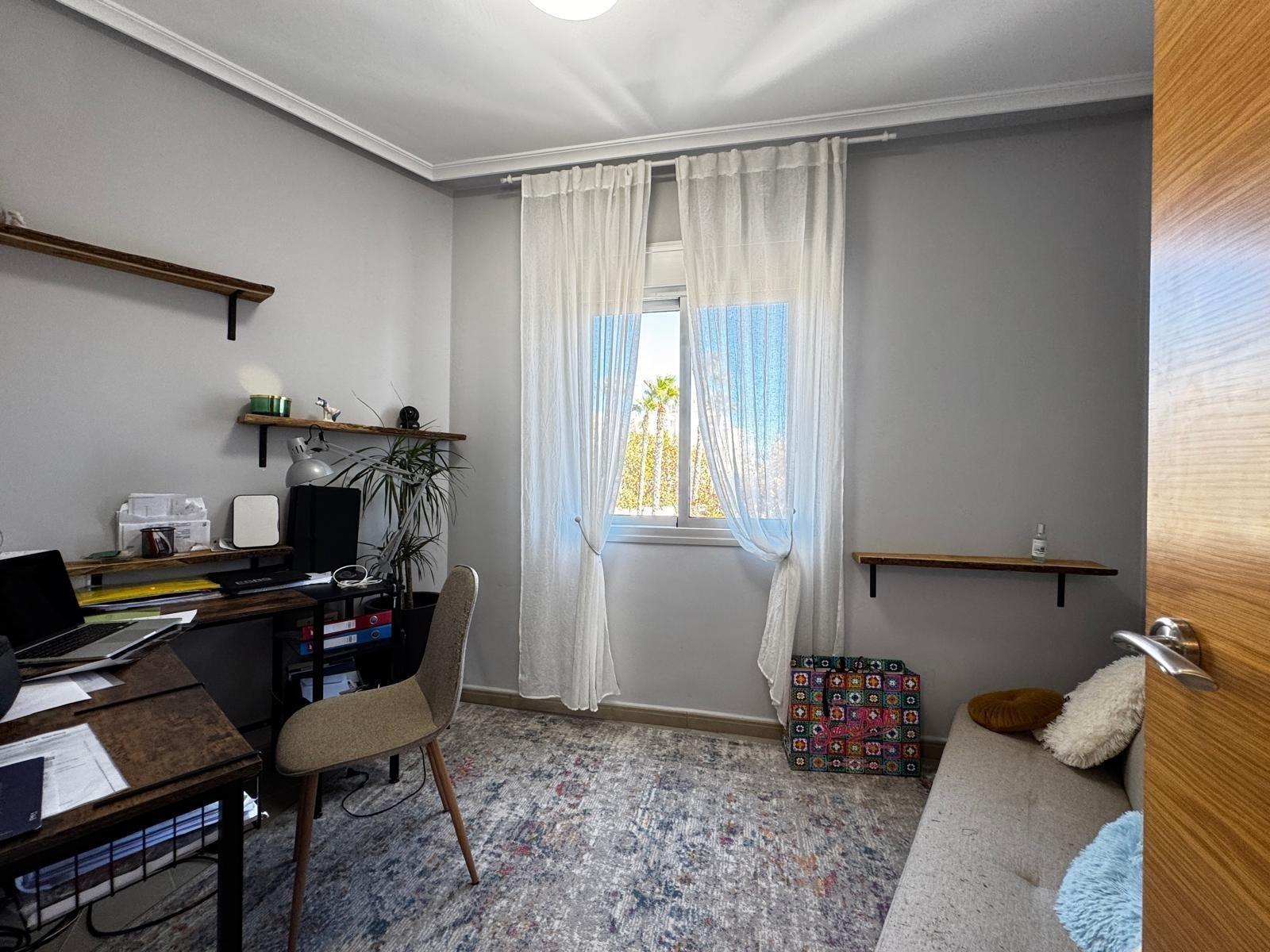 For sale - 3 Bedroom 2 Bathroom Apartment in Torrevieja - Playa Del Cura  - Alicante