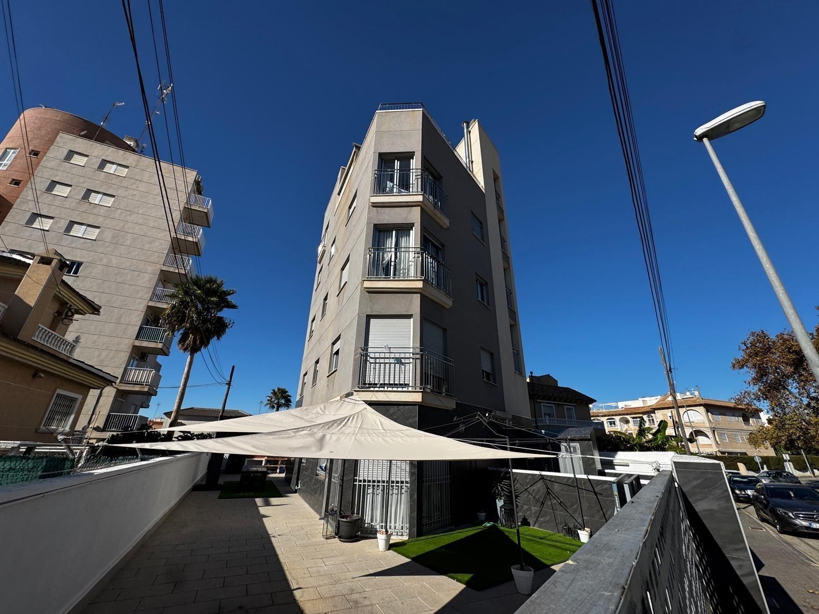 For sale - 3 Bedroom 2 Bathroom Apartment in Torrevieja - Playa Del Cura  - Alicante