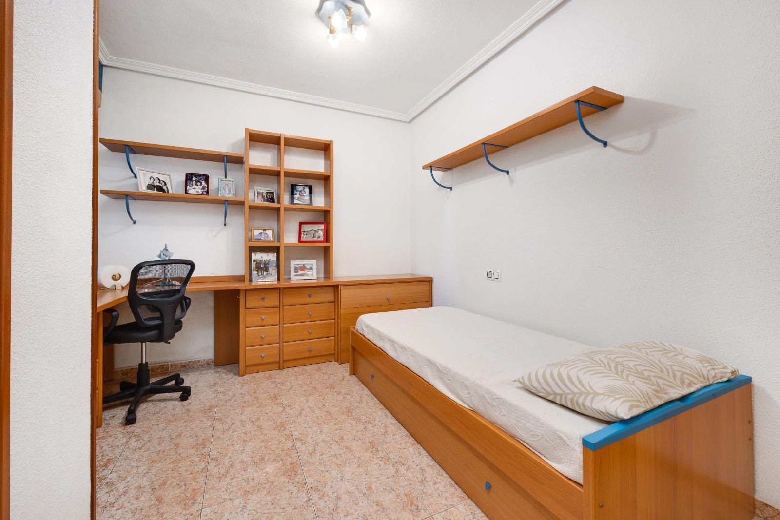 For sale - 3 Bedroom 2 Bathroom Apartment in Torrevieja - Torrevieja  - Alicante