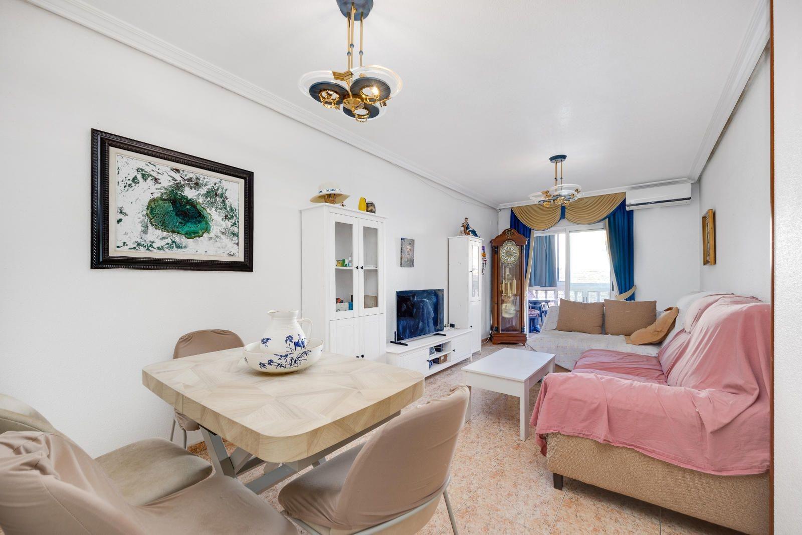 For sale - 3 Bedroom 2 Bathroom Apartment in Torrevieja - Torrevieja  - Alicante