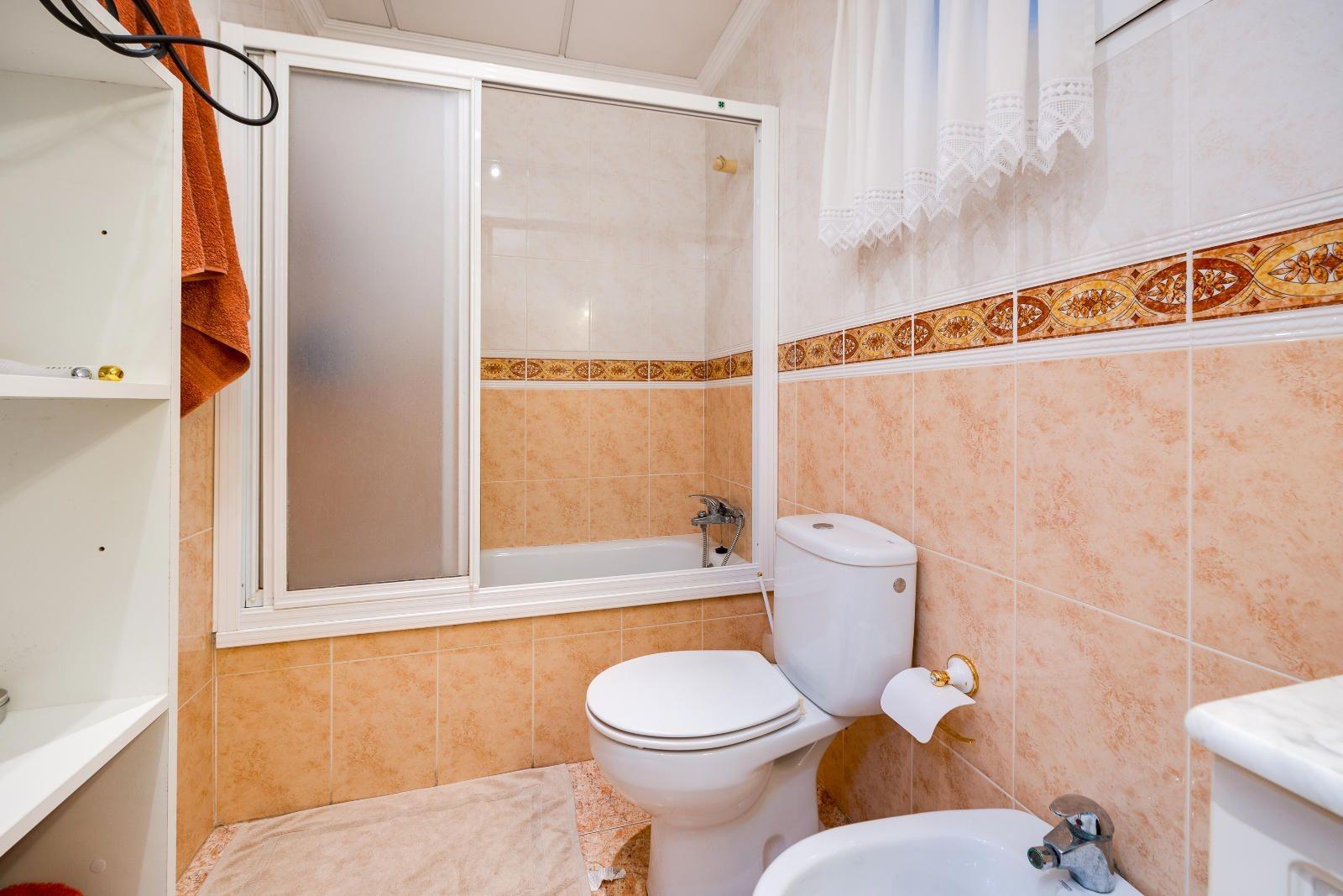For sale - 3 Bedroom 2 Bathroom Apartment in Torrevieja - Torrevieja  - Alicante