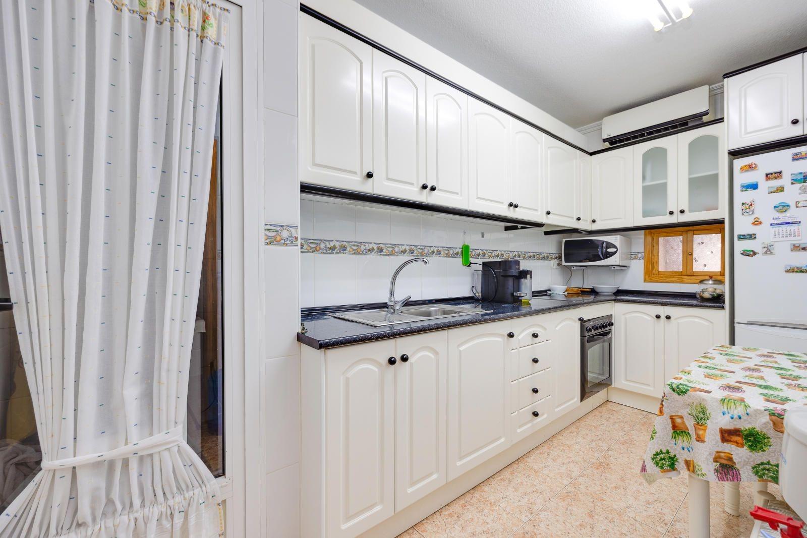 For sale - 3 Bedroom 2 Bathroom Apartment in Torrevieja - Torrevieja  - Alicante