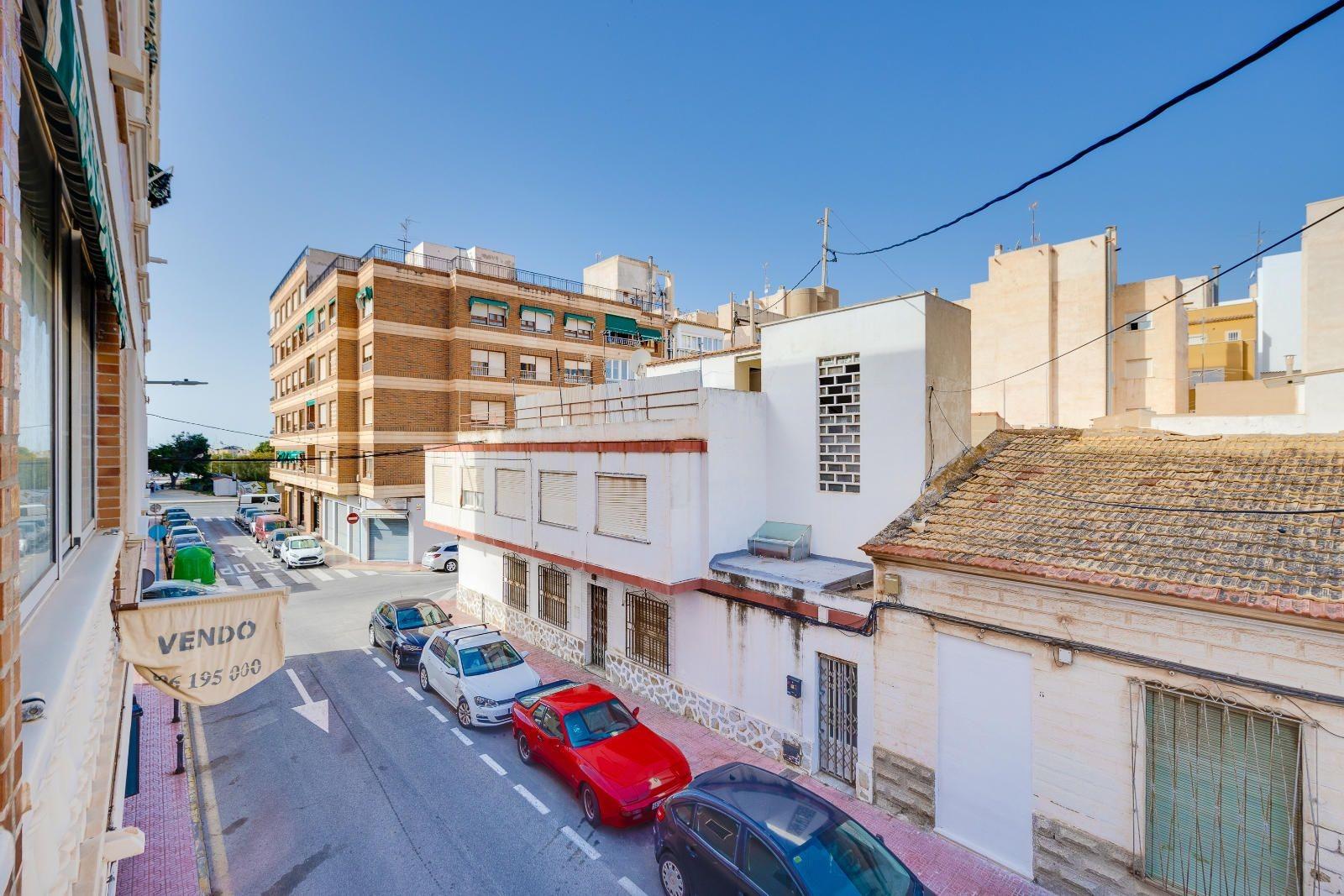 For sale - 3 Bedroom 2 Bathroom Apartment in Torrevieja - Torrevieja  - Alicante