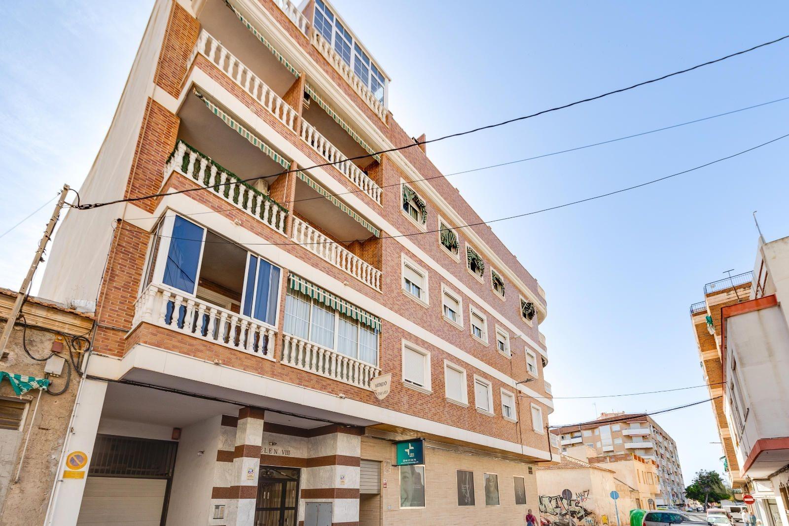 For sale - 3 Bedroom 2 Bathroom Apartment in Torrevieja - Torrevieja  - Alicante