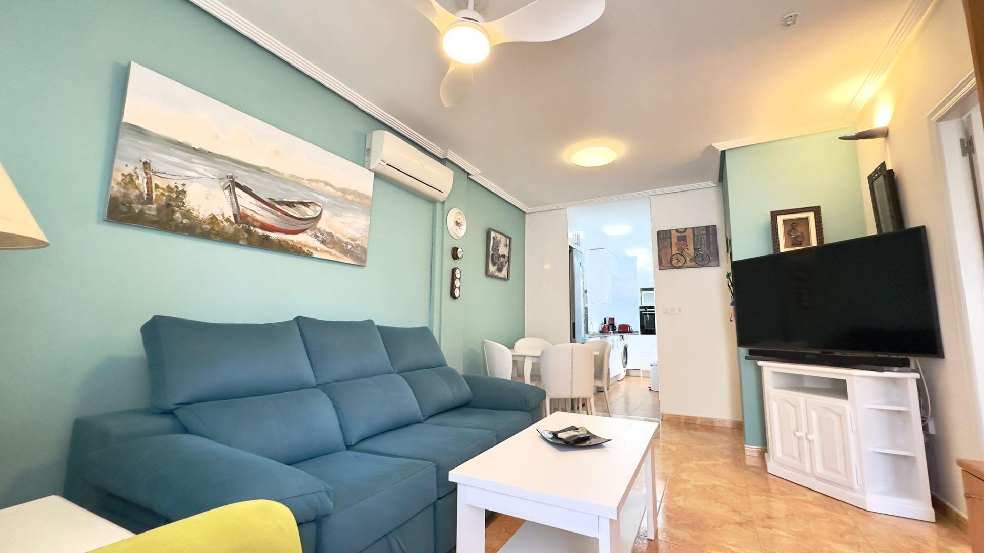 For sale - 2 Bedroom 1 Bathroom Bungalow in Torrevieja - Centro  - Alicante