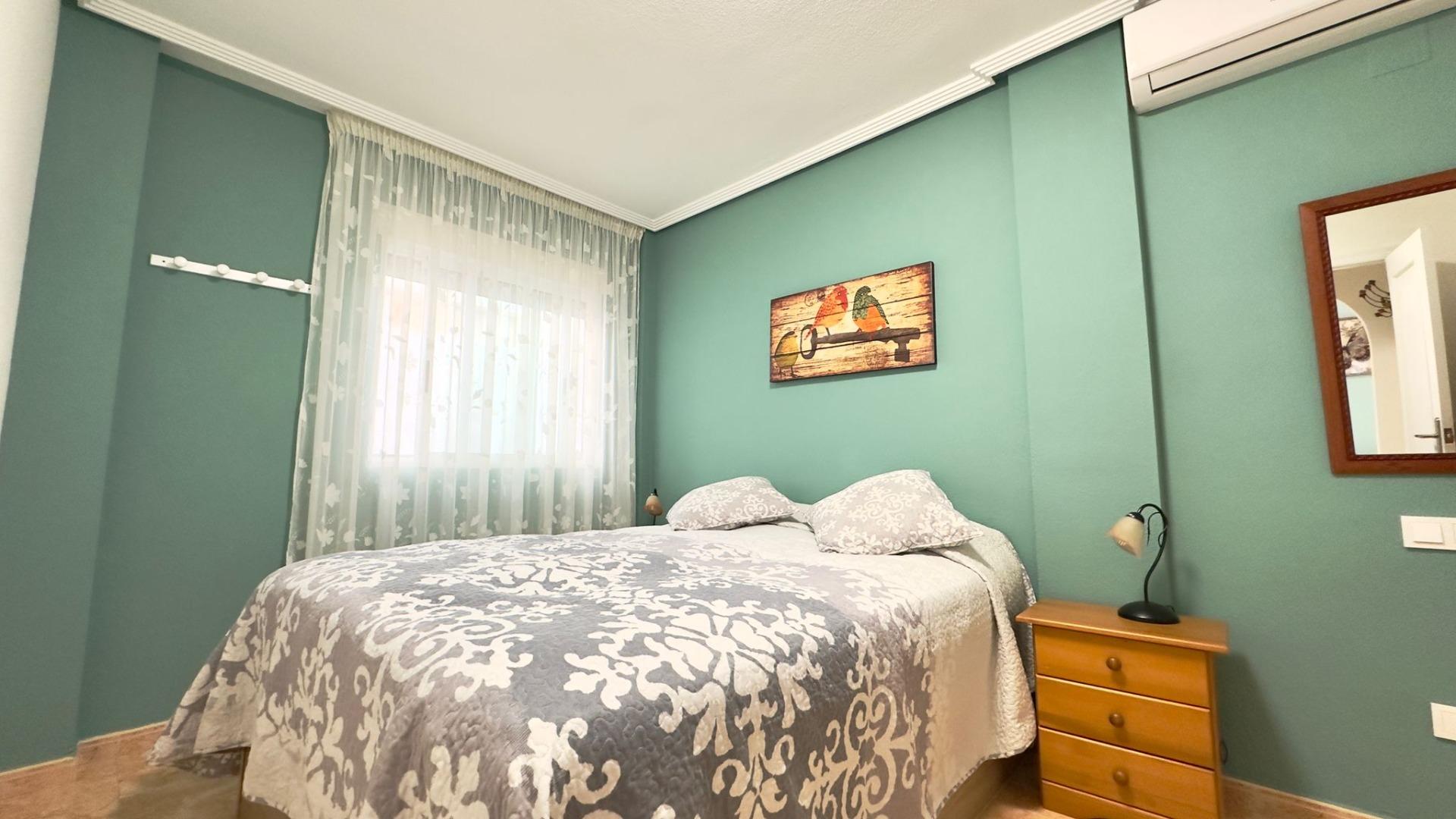 For sale - 2 Bedroom 1 Bathroom Bungalow in Torrevieja - Centro  - Alicante