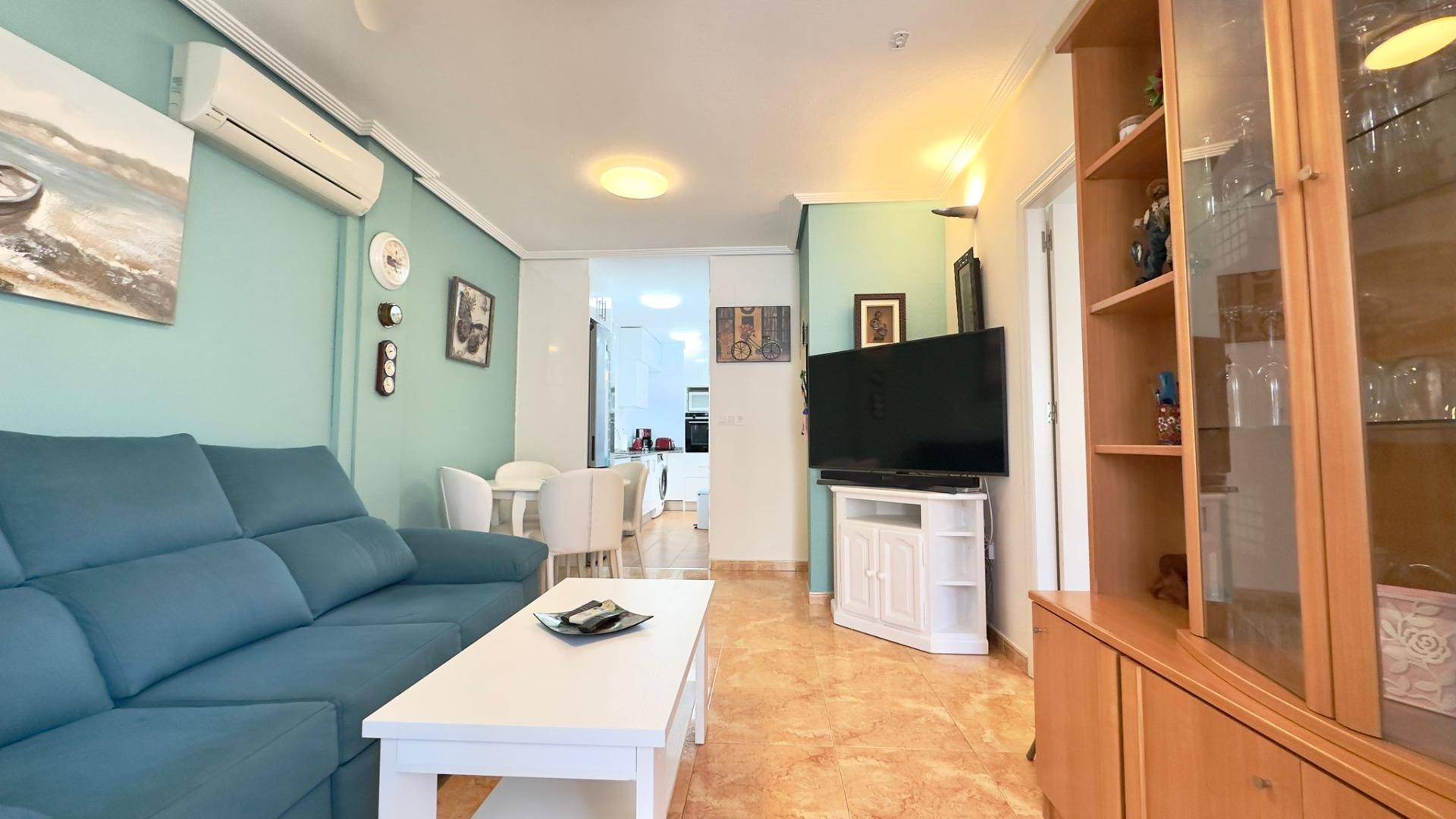 For sale - 2 Bedroom 1 Bathroom Bungalow in Torrevieja - Centro  - Alicante
