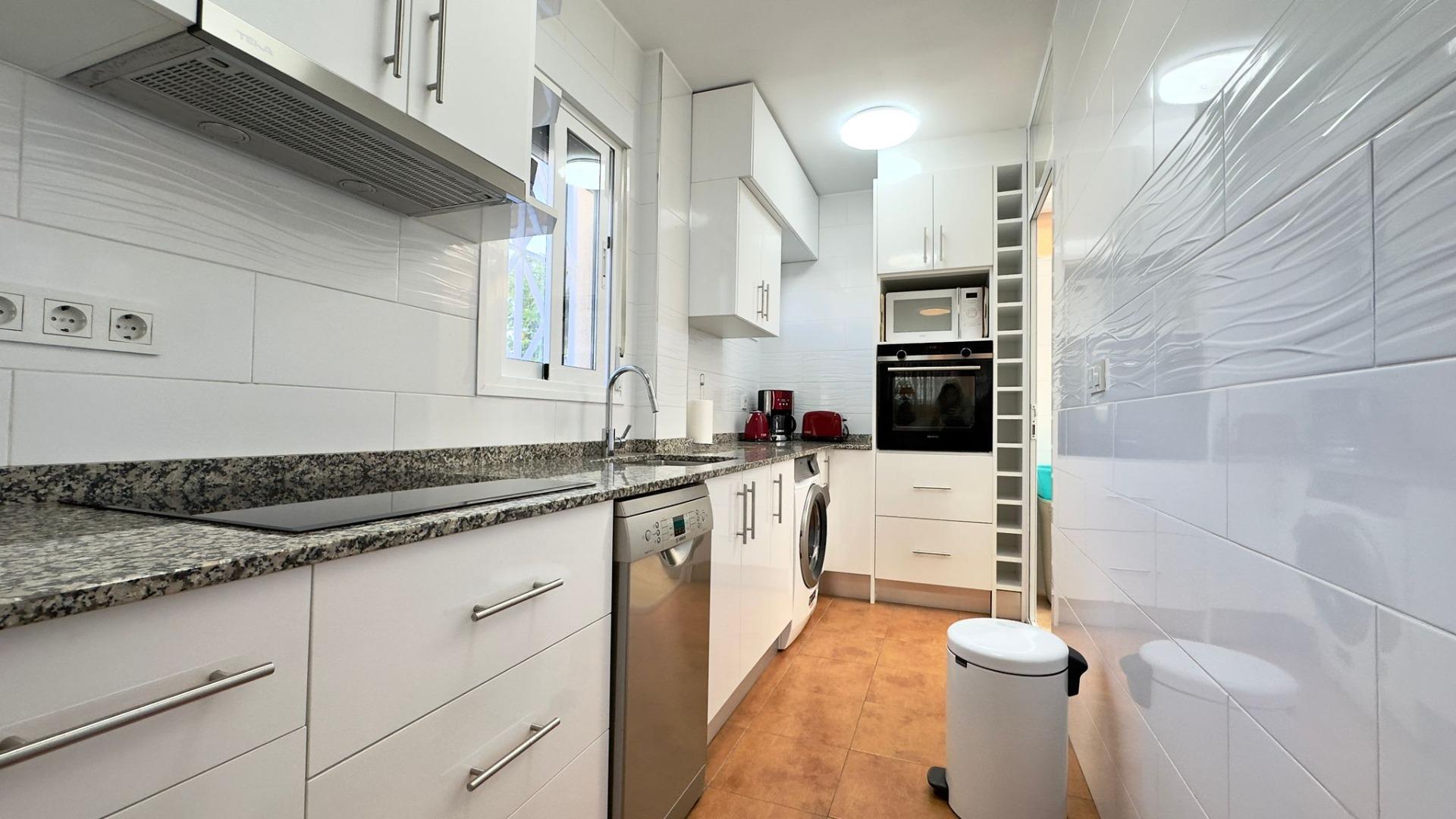 For sale - 2 Bedroom 1 Bathroom Bungalow in Torrevieja - Centro  - Alicante