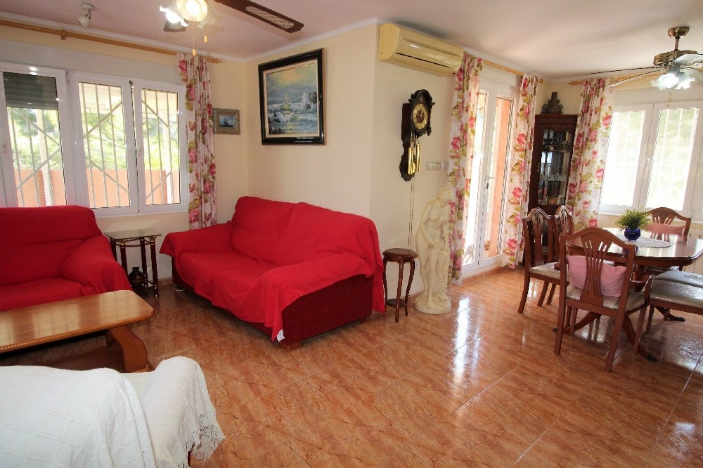 For sale - 5 Bedroom 4 Bathroom Villa in Torrevieja - Los Balcones  - Alicante