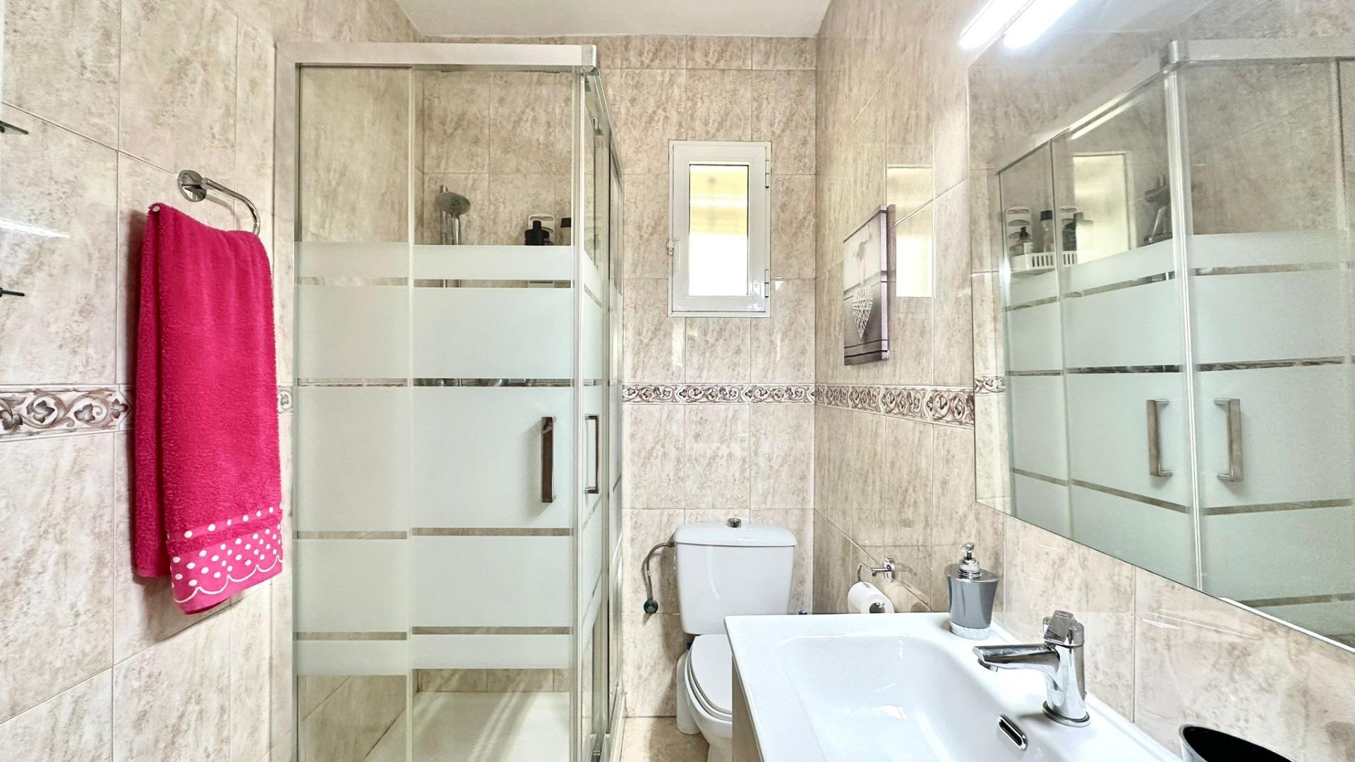 For sale - 3 Bedroom 1 Bathroom Apartment in Torrevieja - Estacion De Autobuses  - Alicante