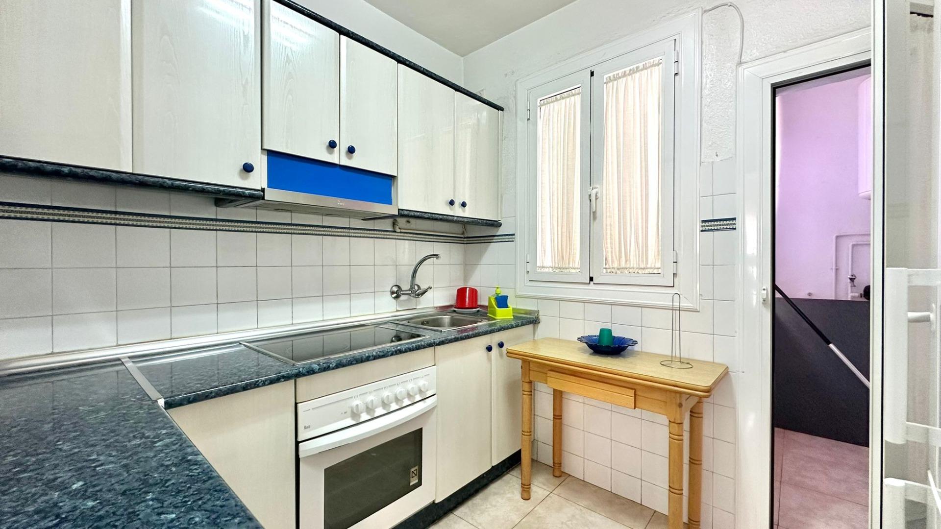 For sale - 3 Bedroom 1 Bathroom Apartment in Torrevieja - Estacion De Autobuses  - Alicante