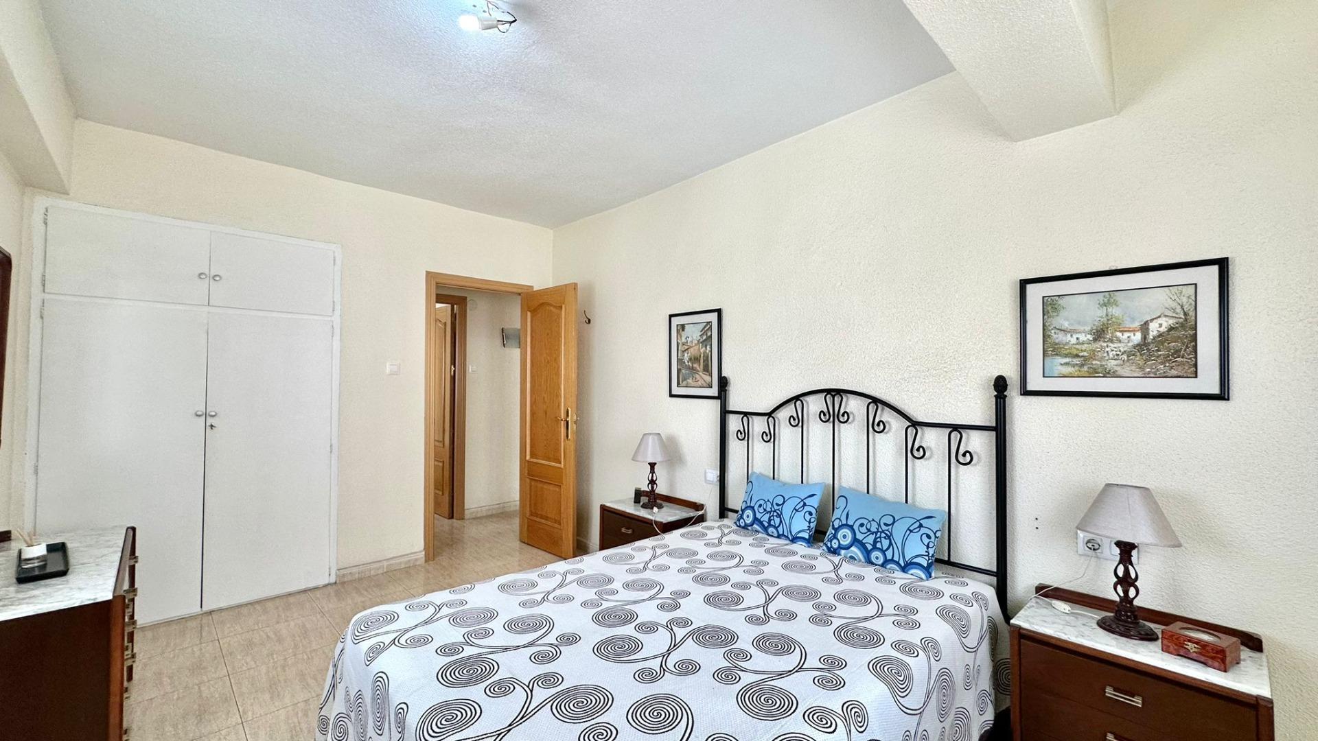 For sale - 3 Bedroom 1 Bathroom Apartment in Torrevieja - Estacion De Autobuses  - Alicante