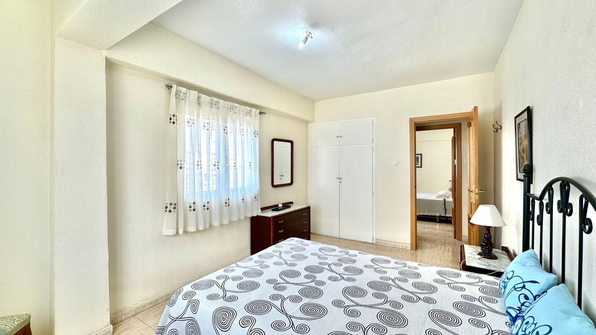 For sale - 3 Bedroom 1 Bathroom Apartment in Torrevieja - Estacion De Autobuses  - Alicante