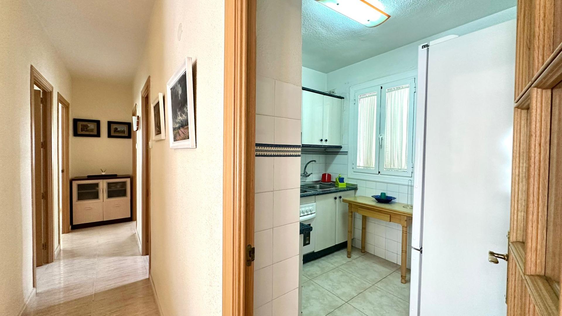 For sale - 3 Bedroom 1 Bathroom Apartment in Torrevieja - Estacion De Autobuses  - Alicante