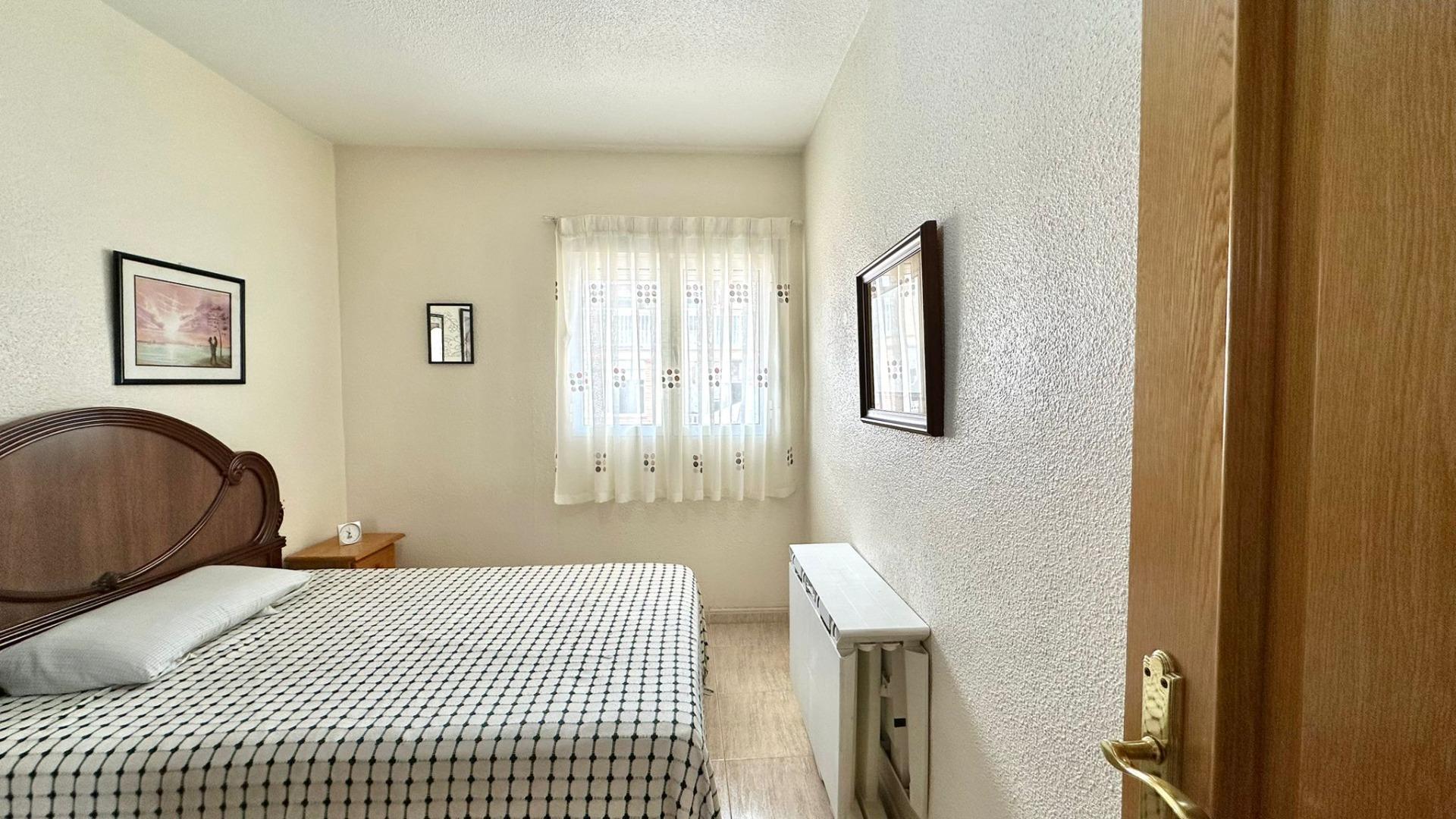 For sale - 3 Bedroom 1 Bathroom Apartment in Torrevieja - Estacion De Autobuses  - Alicante