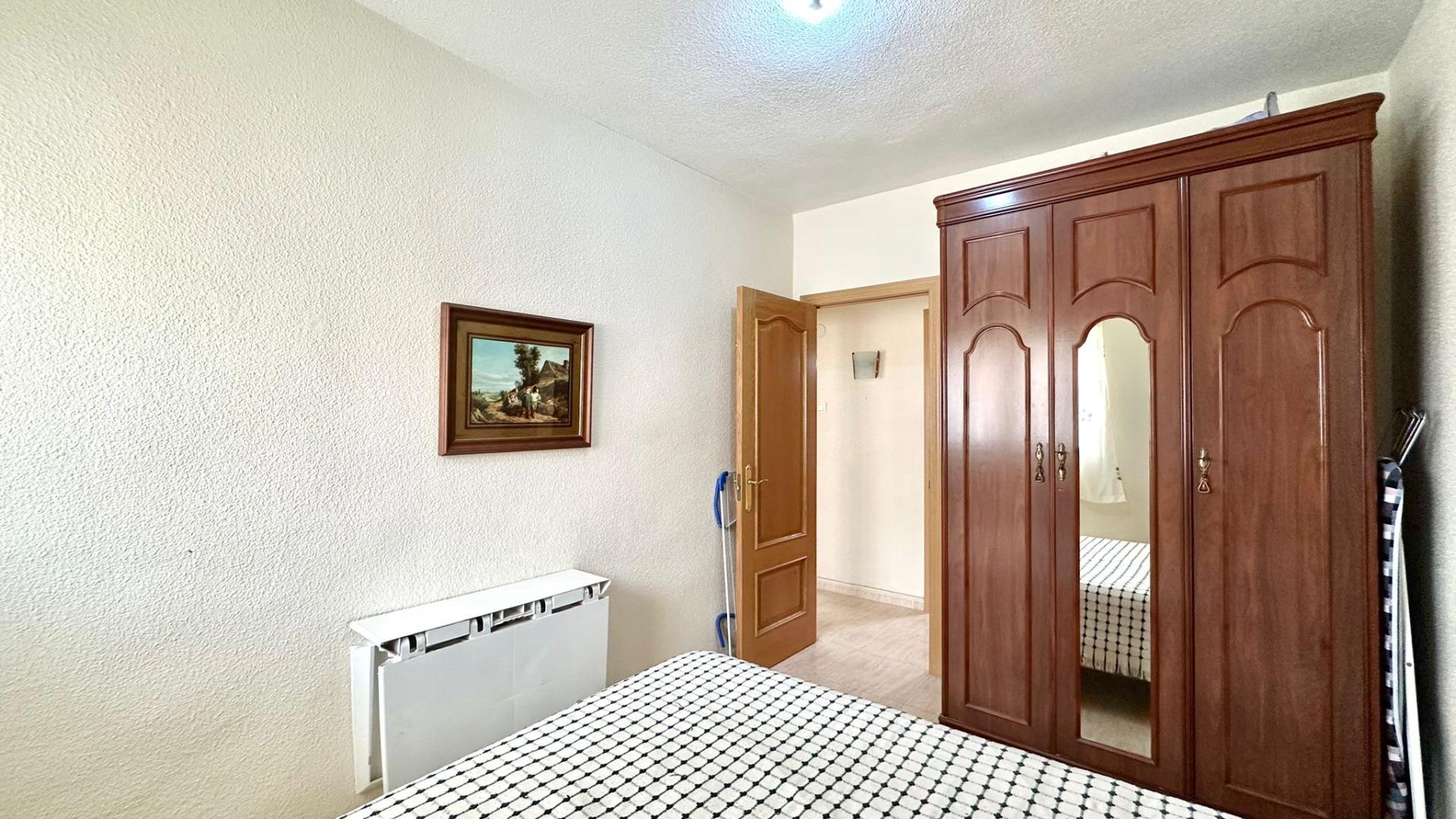 For sale - 3 Bedroom 1 Bathroom Apartment in Torrevieja - Estacion De Autobuses  - Alicante
