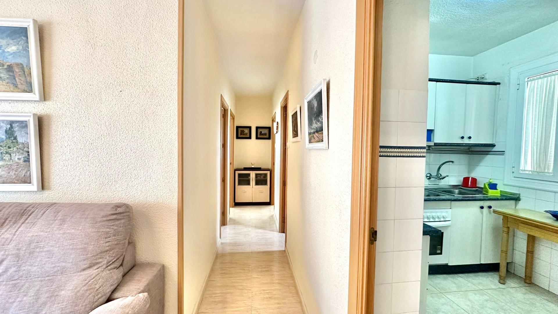 For sale - 3 Bedroom 1 Bathroom Apartment in Torrevieja - Estacion De Autobuses  - Alicante