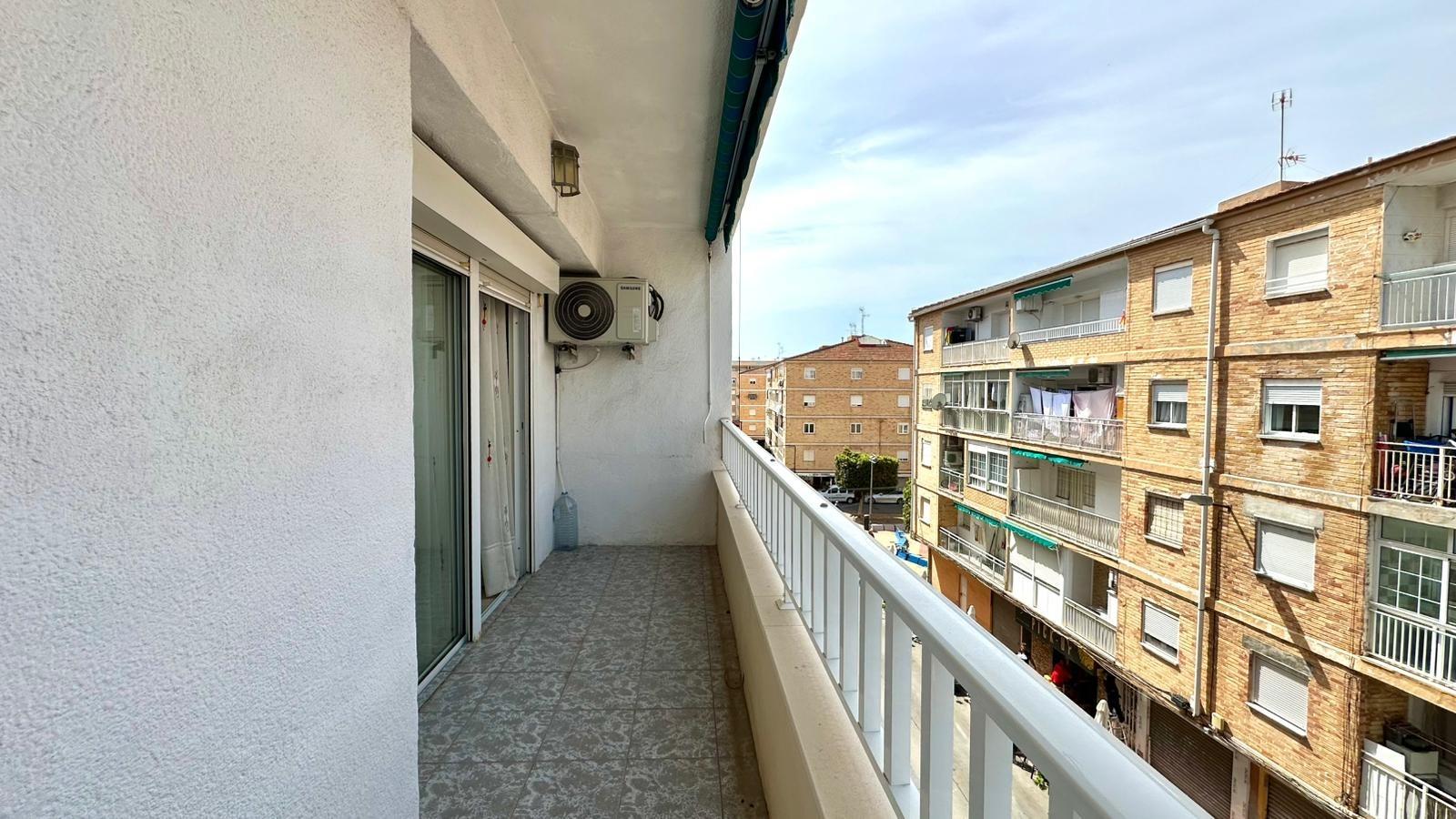 For sale - 3 Bedroom 1 Bathroom Apartment in Torrevieja - Estacion De Autobuses  - Alicante