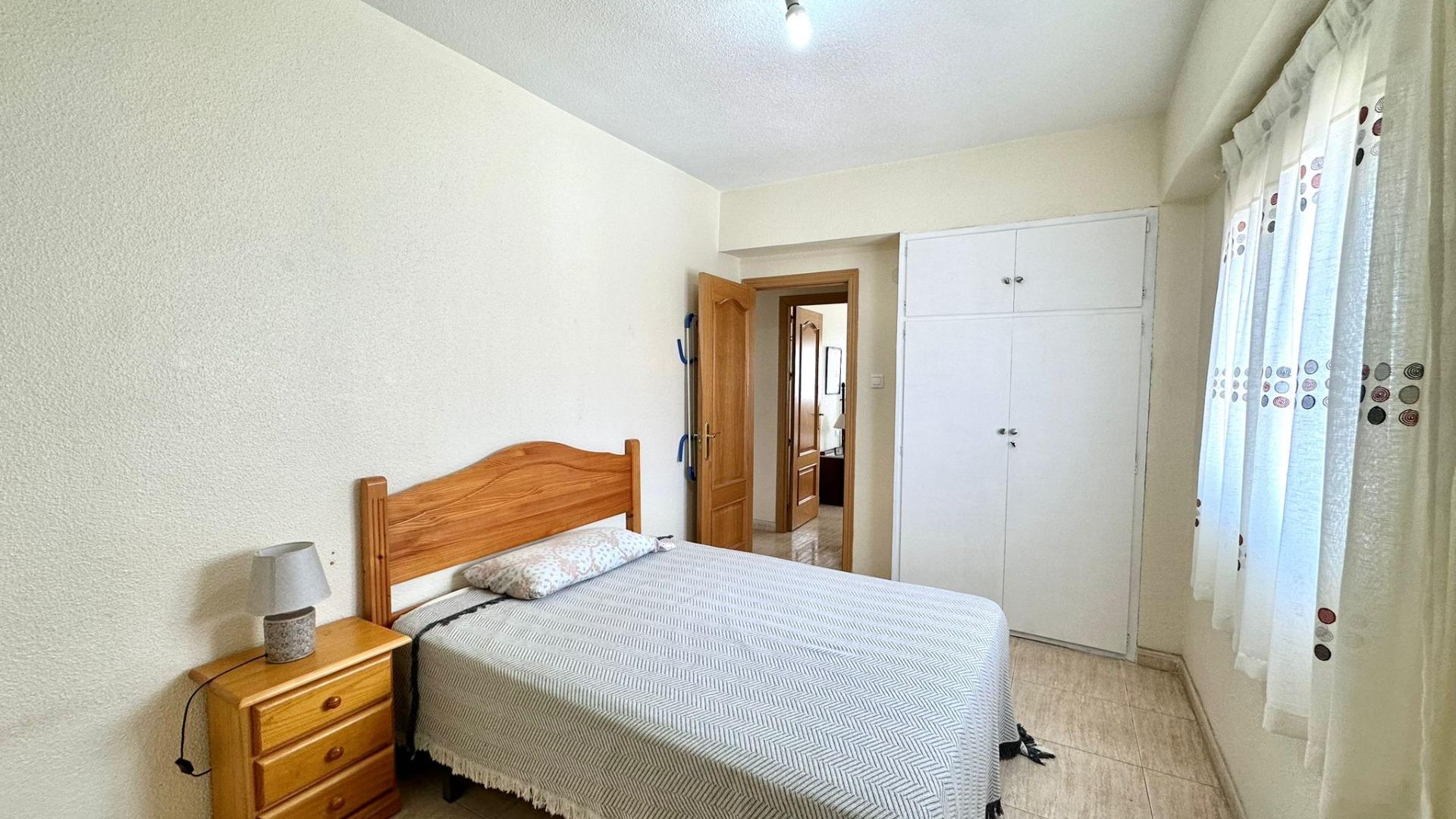For sale - 3 Bedroom 1 Bathroom Apartment in Torrevieja - Estacion De Autobuses  - Alicante