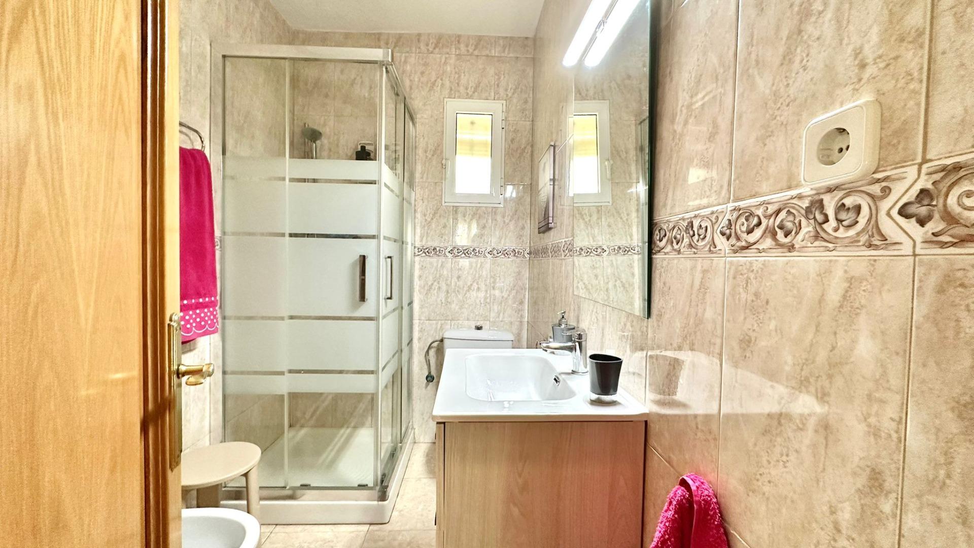 For sale - 3 Bedroom 1 Bathroom Apartment in Torrevieja - Estacion De Autobuses  - Alicante