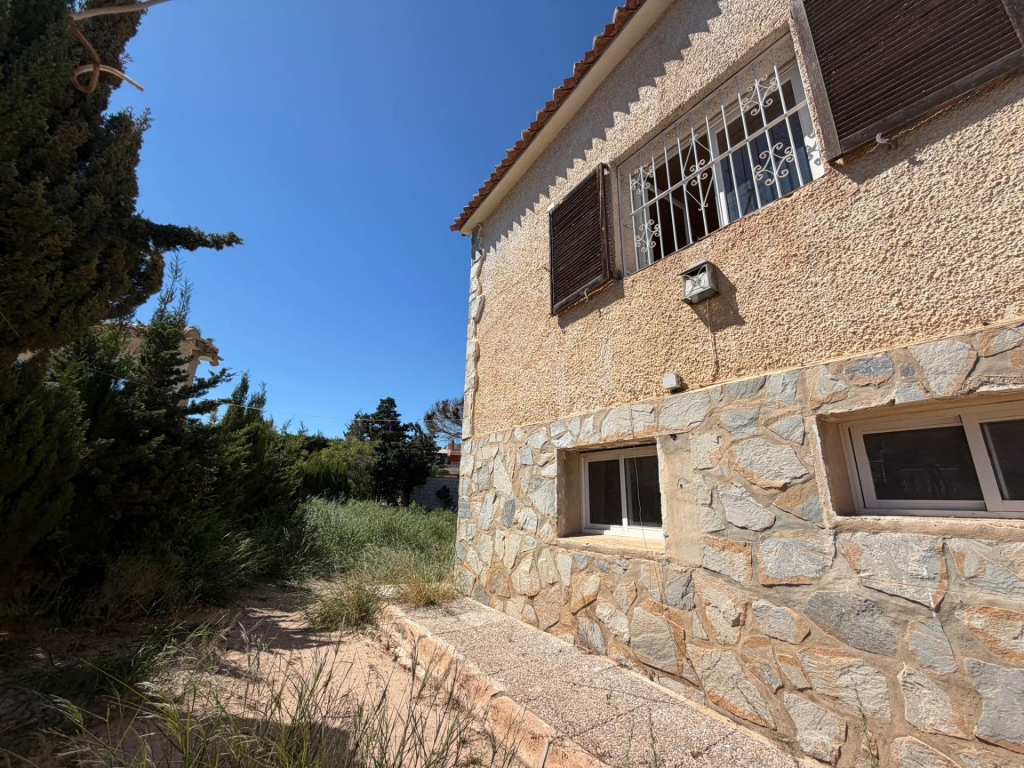 4 Bedroom 2 Bathroom Villa in Torrevieja