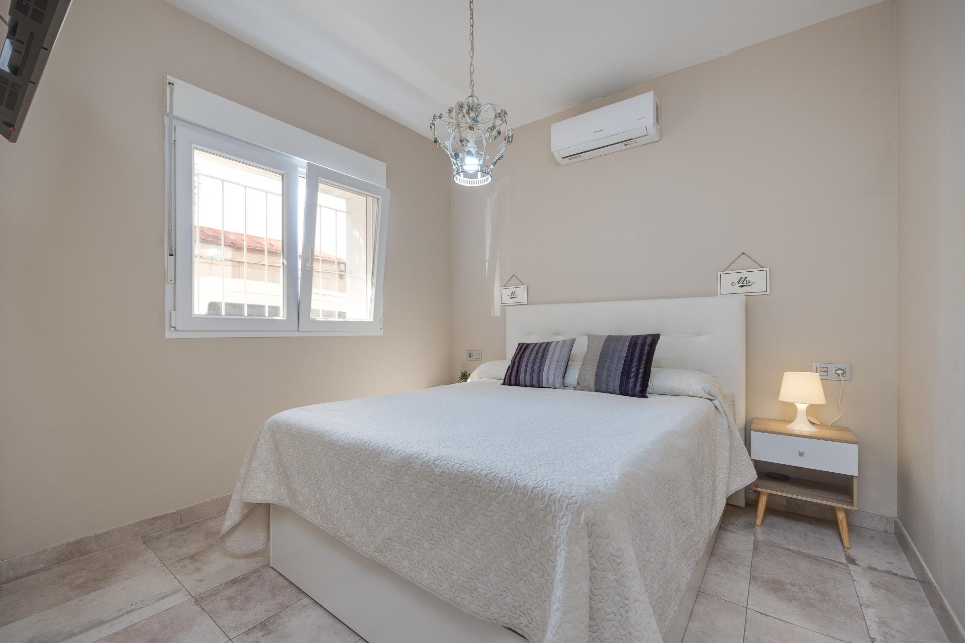 For sale - 3 Bedroom 1 Bathroom Town House in Torrevieja - Centro  - Alicante