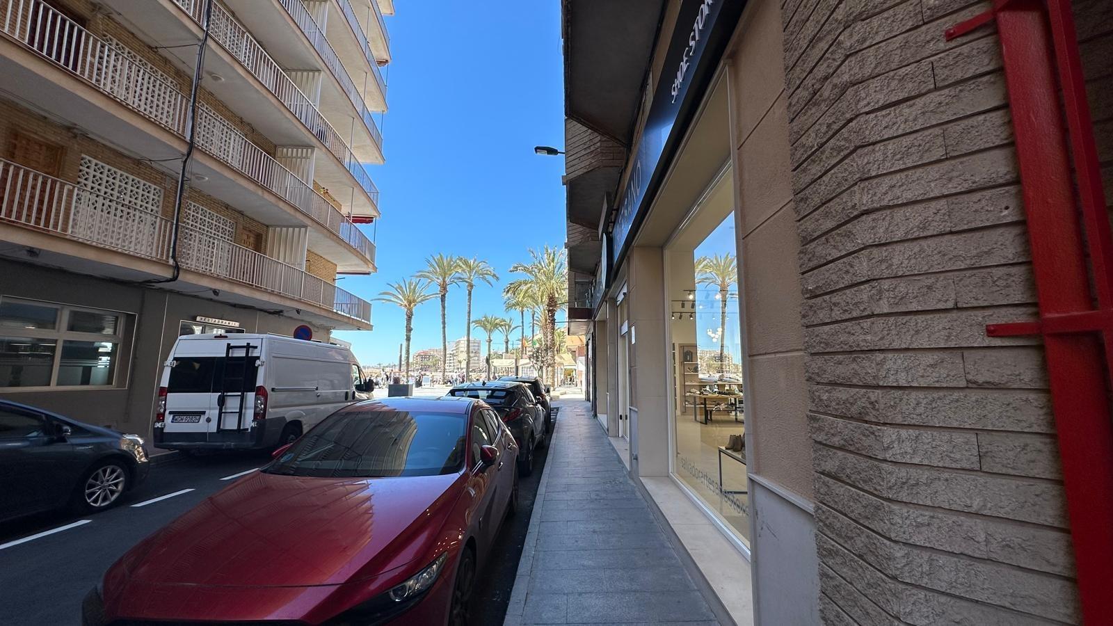 For sale - 3 Bedroom 1 Bathroom Apartment in Torrevieja - Playa Del Cura  - Alicante