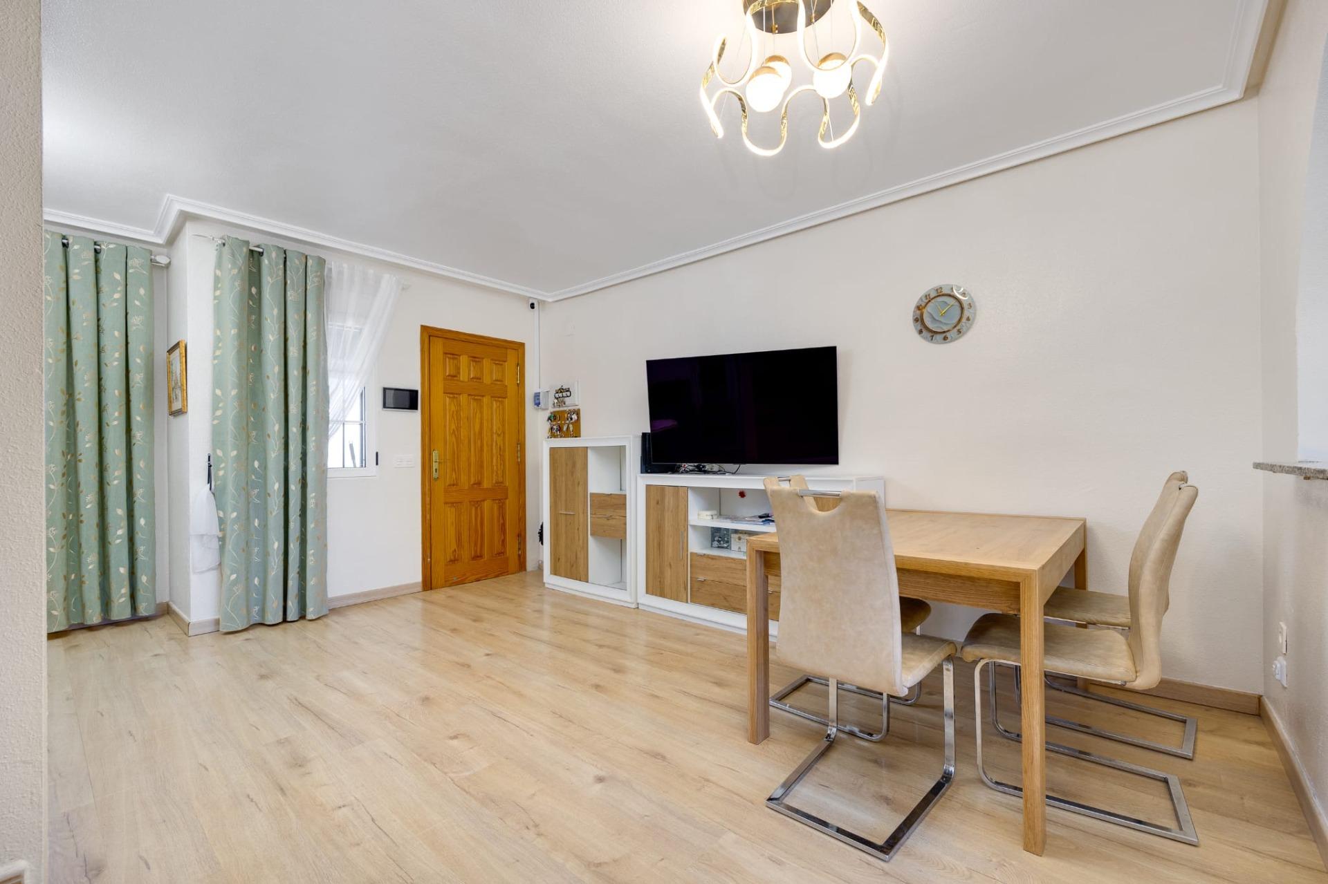 For sale - 3 Bedroom 1 Bathroom Town House in Torrevieja - aguas nuevas  - Alicante