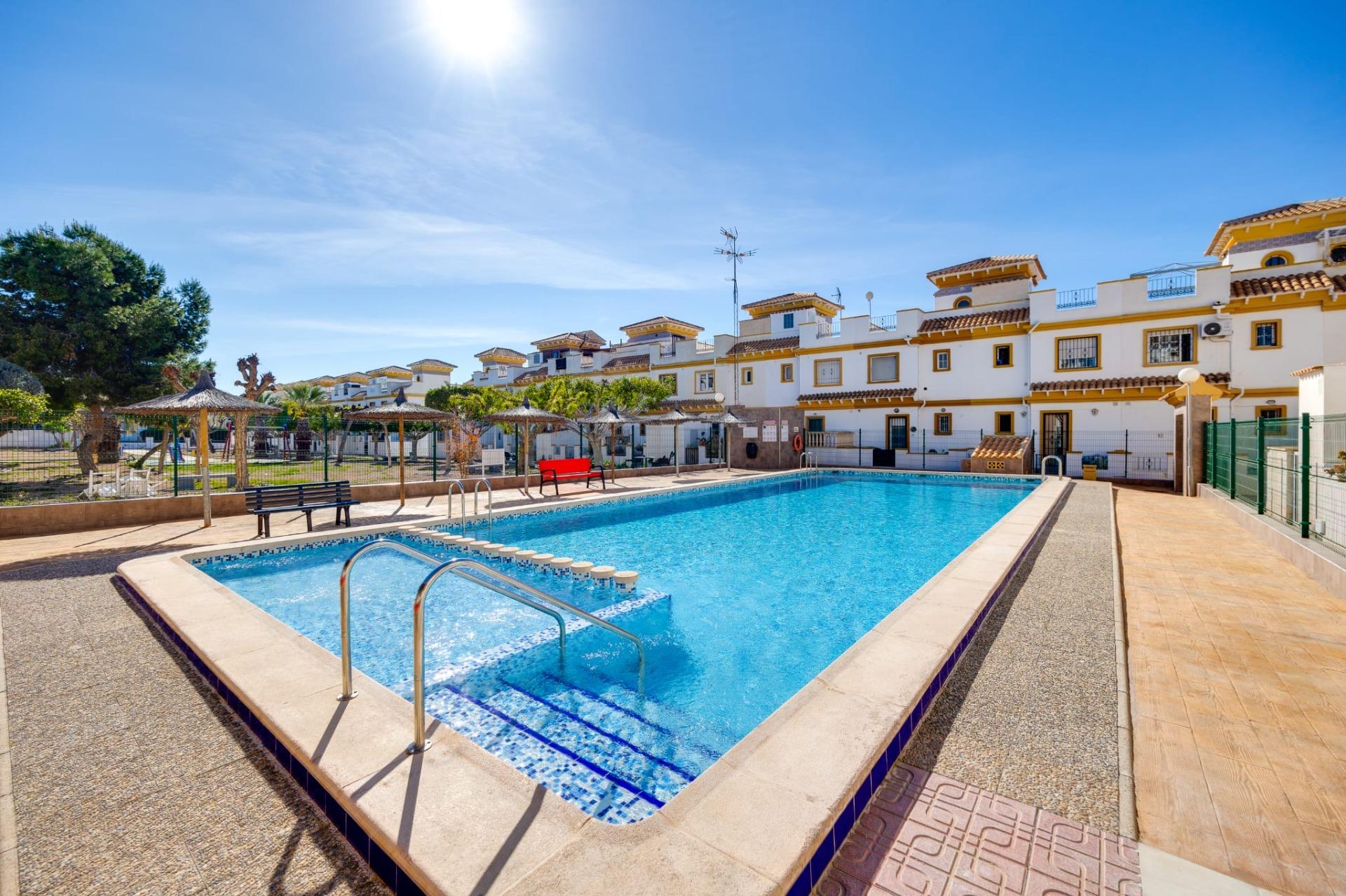 For sale - 3 Bedroom 1 Bathroom Town House in Torrevieja - aguas nuevas  - Alicante