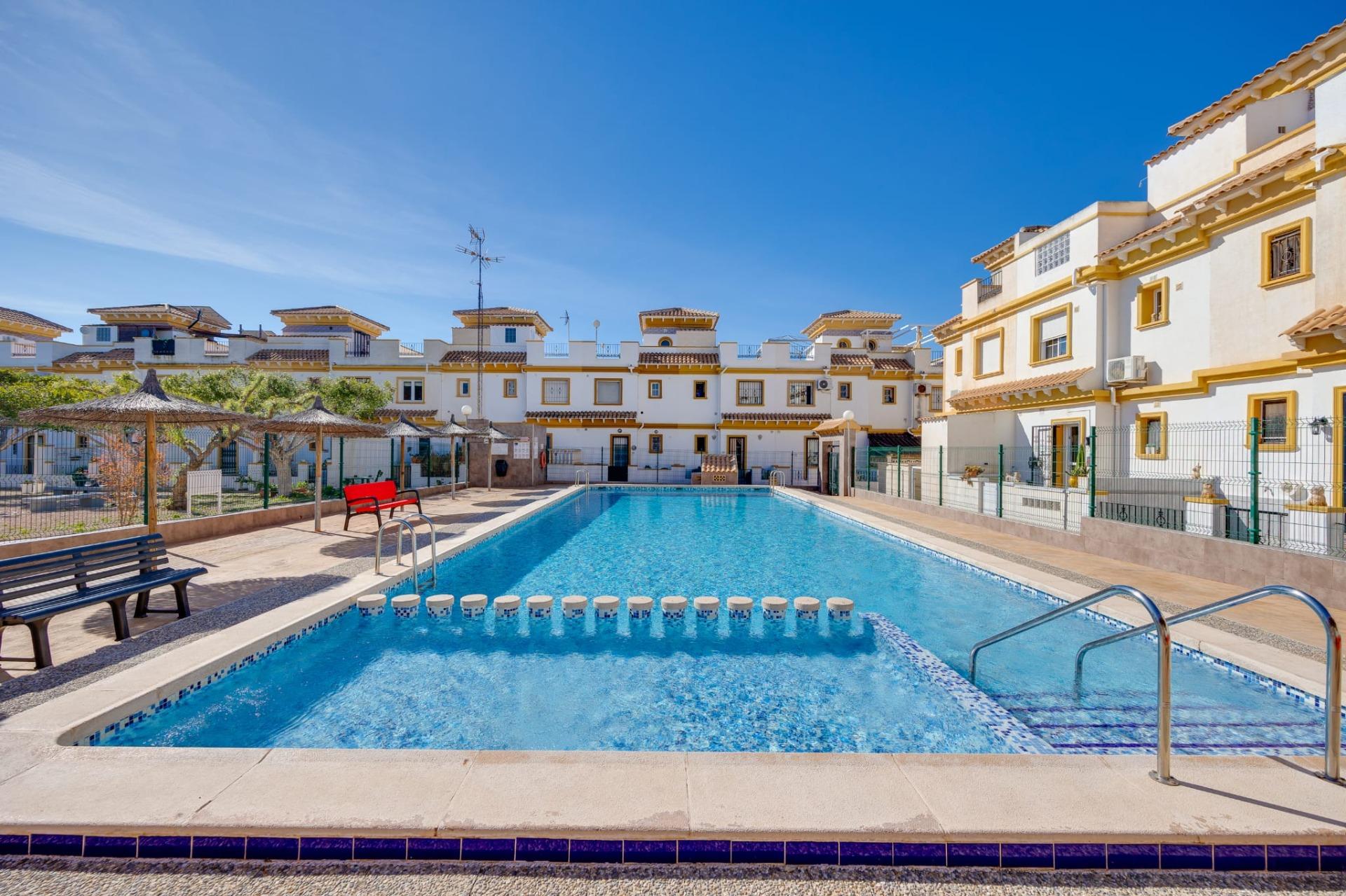 For sale - 3 Bedroom 1 Bathroom Town House in Torrevieja - aguas nuevas  - Alicante
